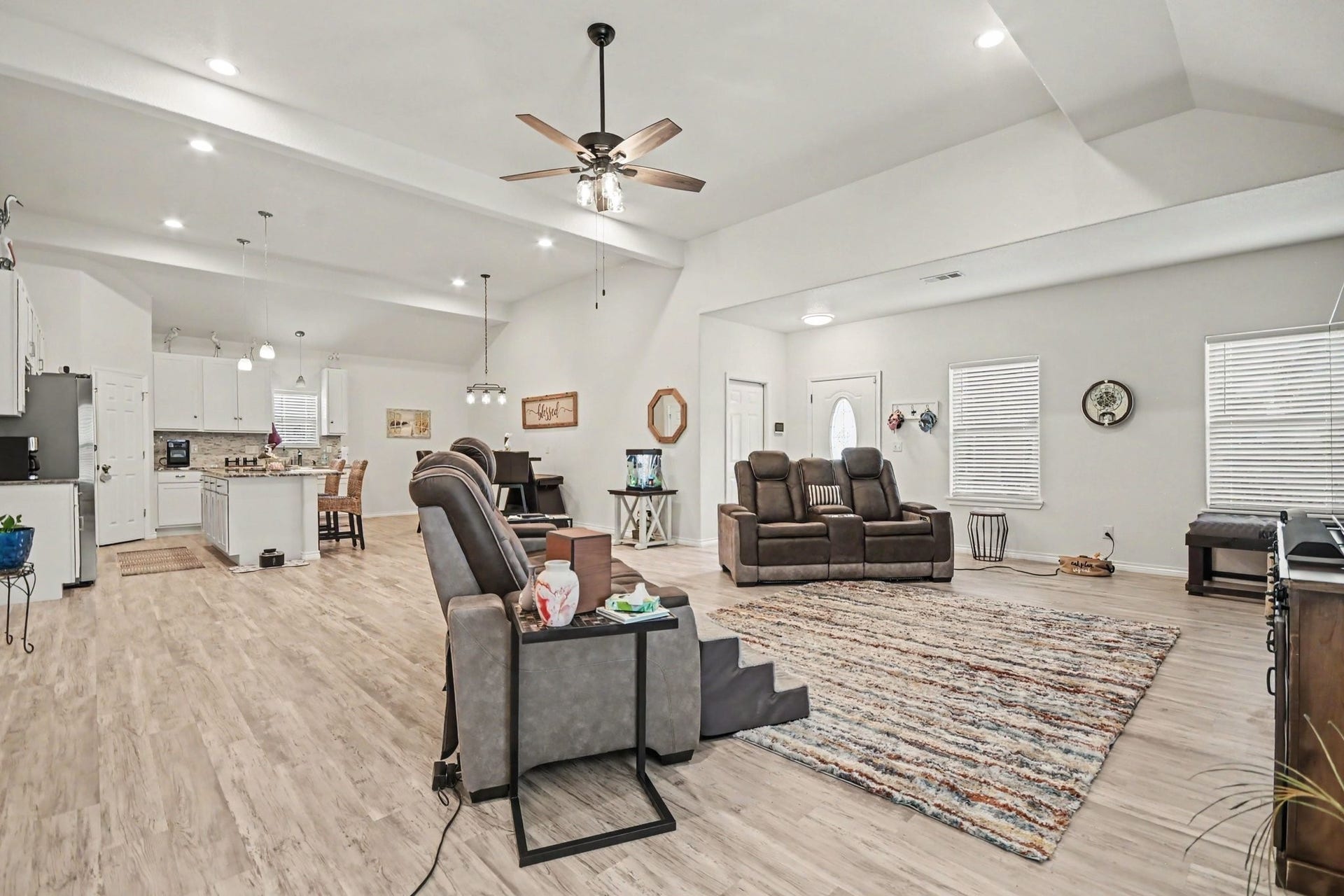 64 Borondo Pines, La Marque, TX 77568 64 Borondo Pines, La Marque, TX 77568