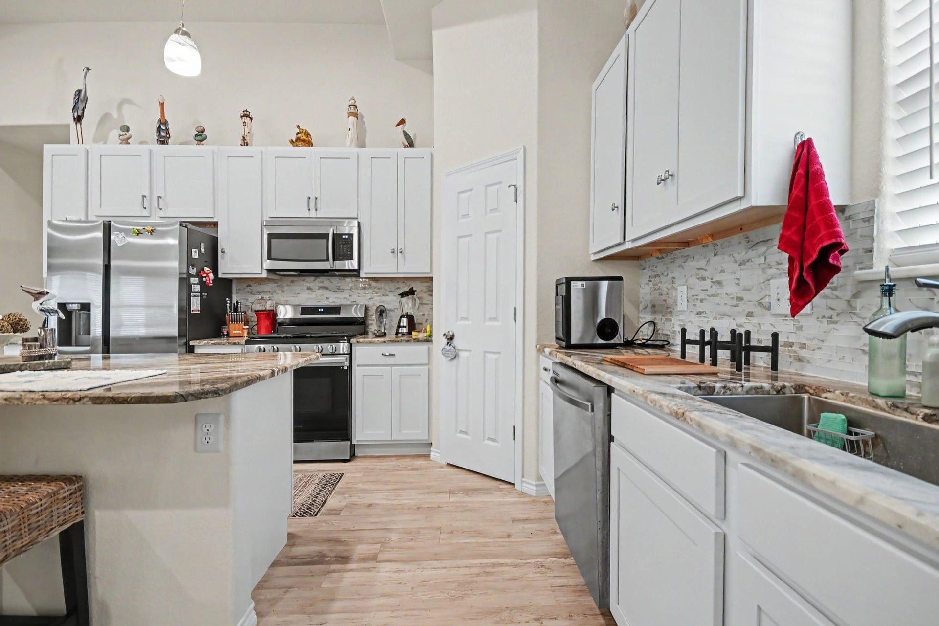 64 Borondo Pines, La Marque, TX 77568 64 Borondo Pines, La Marque, TX 77568
