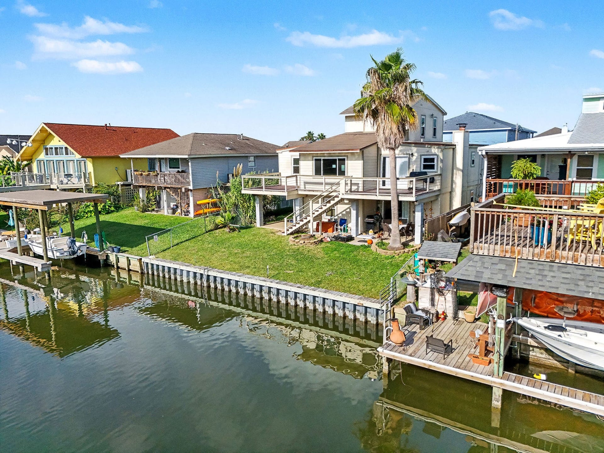658 Warsaw Street, Bayou Vista, TX 77563 Full width deck