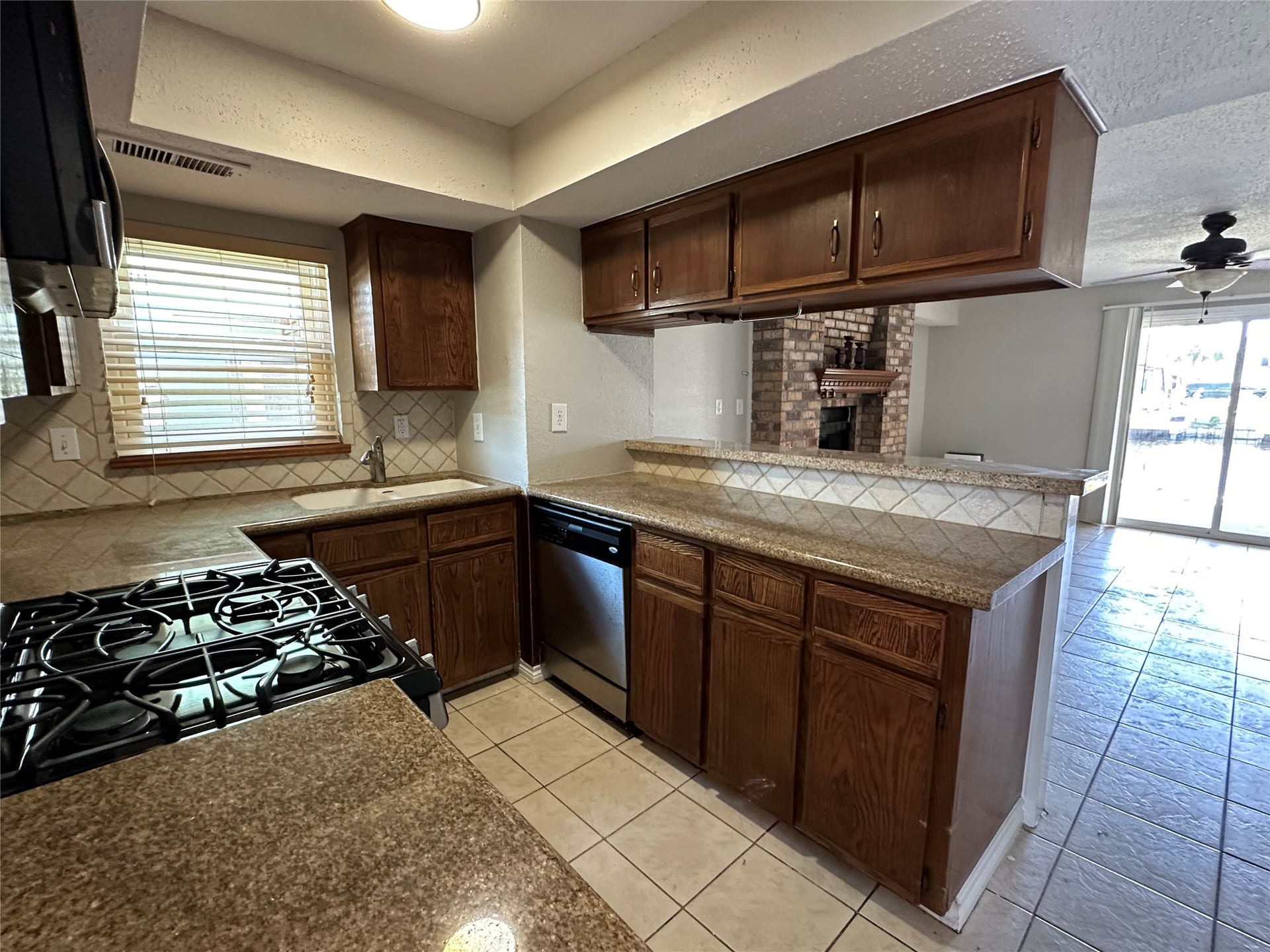 658 Warsaw Street, Bayou Vista, TX 77563 1st Floor Kitchen