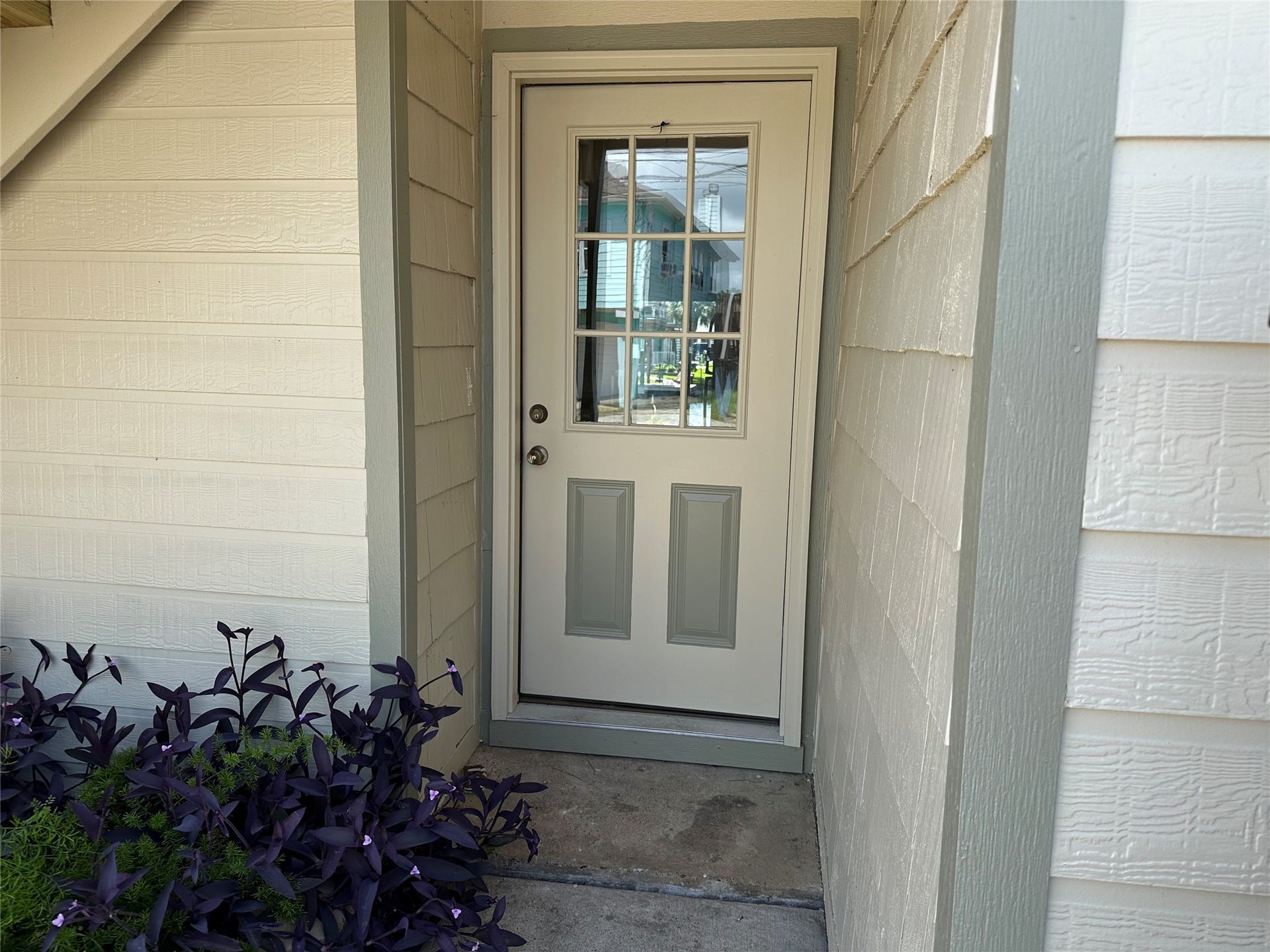 658 Warsaw Street, Bayou Vista, TX 77563 1st Floor Entrance