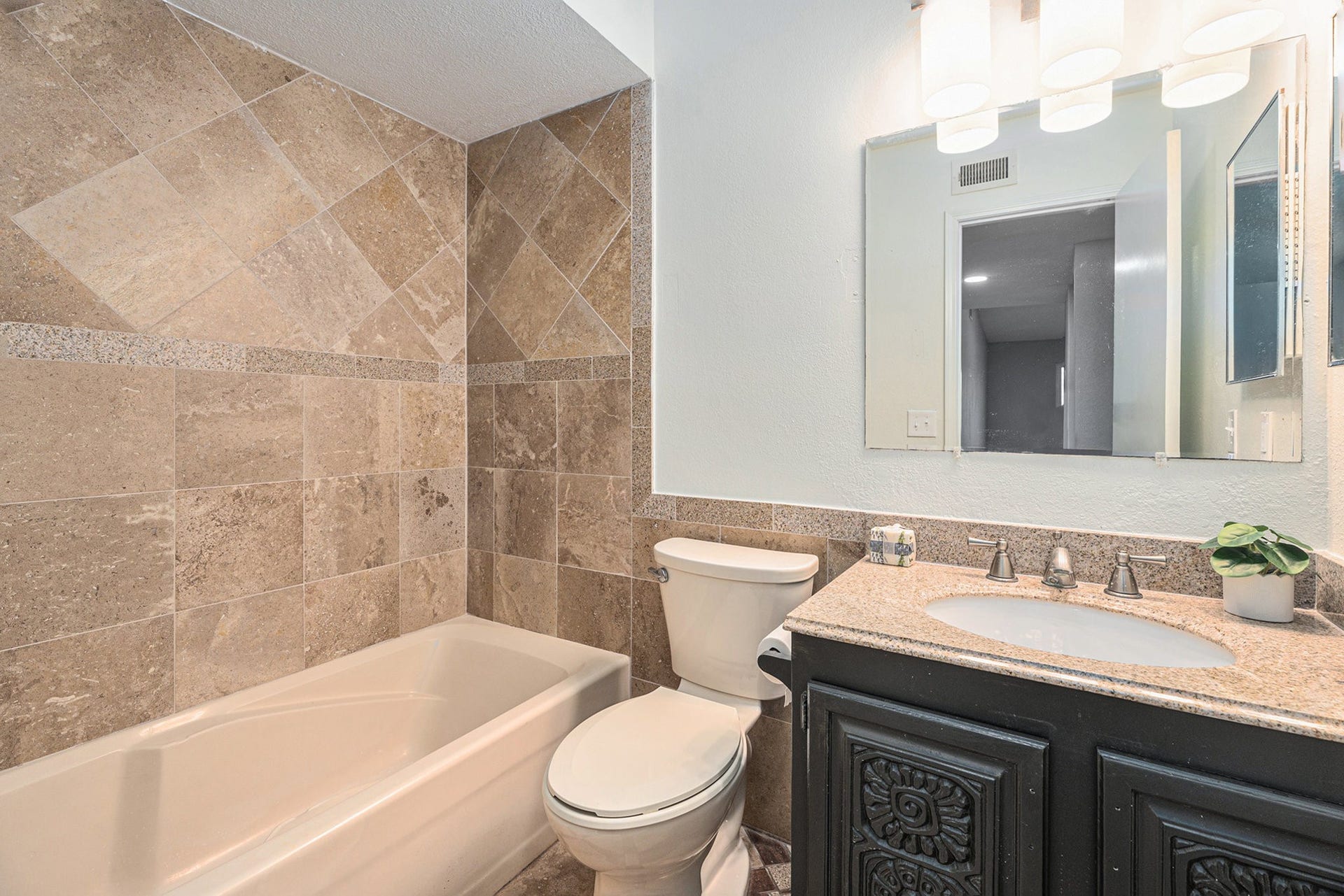 658 Warsaw Street, Bayou Vista, TX 77563 Main Level Bath 3