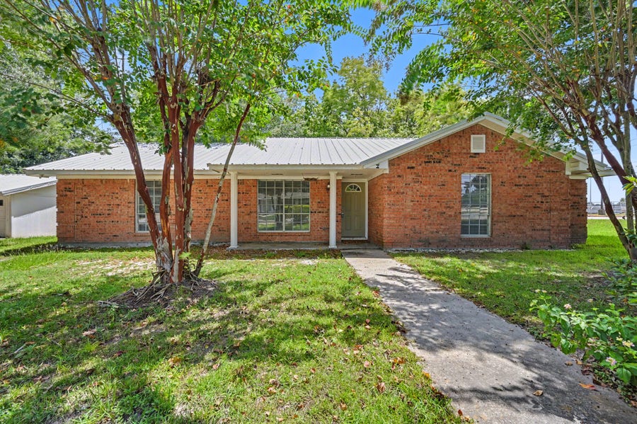 Property photo for 100 Bybee Street, Willis, TX