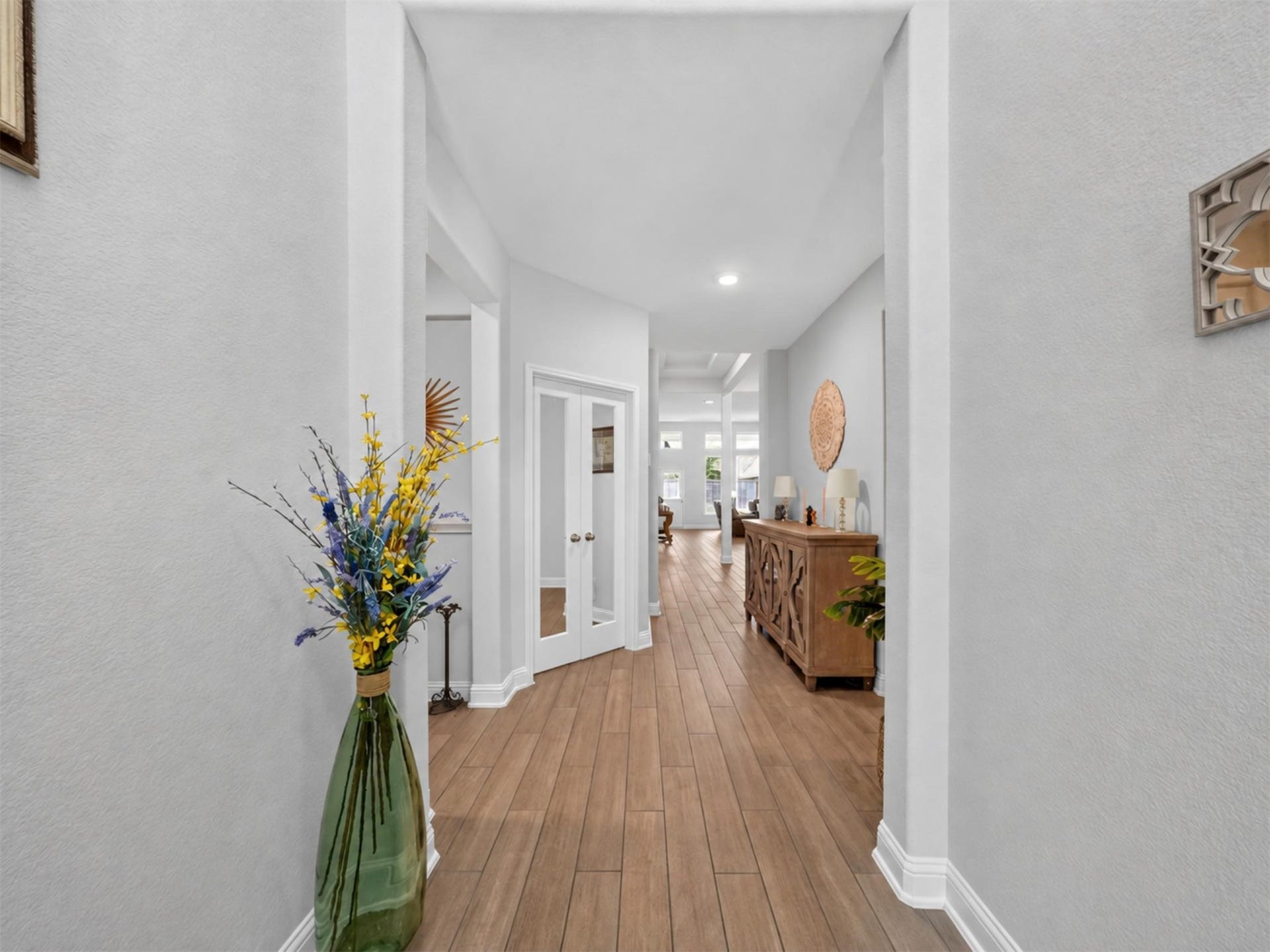 15419 Wilsons Snipe Court, Cypress, TX 77433 High ceilings make a great first impression, while the entry connects naturally to the private study and open living spaces beyond.