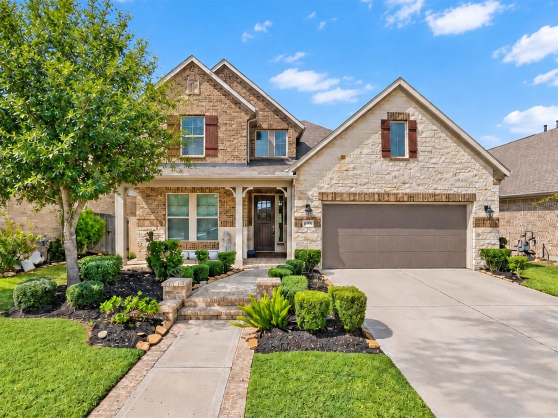 15419 Wilsons Snipe Court, Cypress, TX 77433 Brick and stone give the home a strong first impression, while the covered front porch adds a welcoming spot to sit outside and enjoy the cul-de-sac setting. Comfort can be controlled by floor with two HVAC zones, while spray foam insulation adds another important energy-efficiency feature to the home.