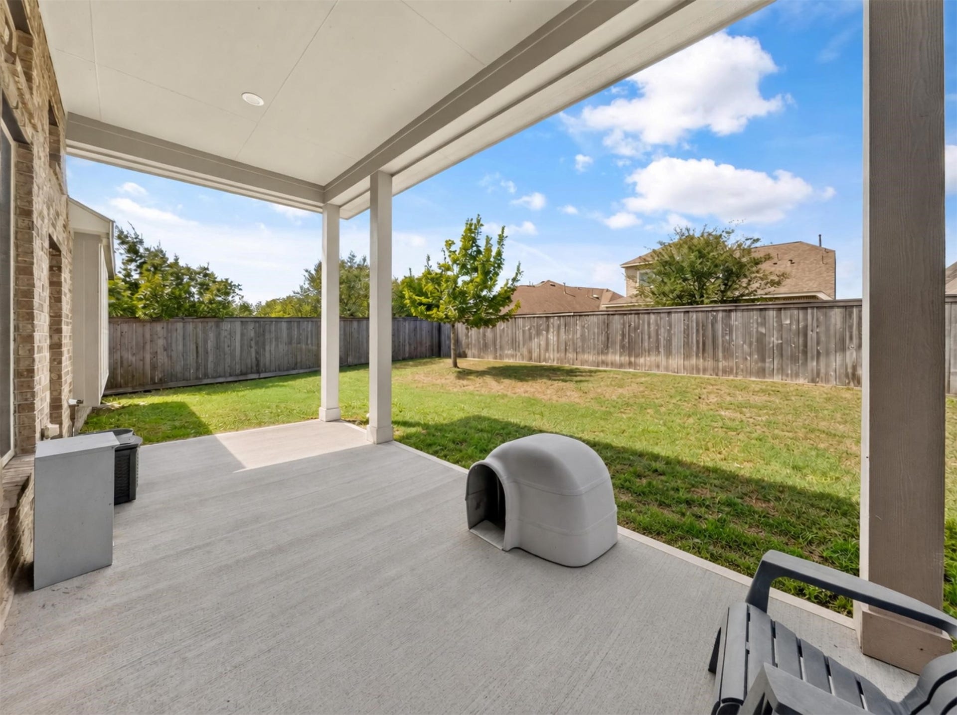 15419 Wilsons Snipe Court, Cypress, TX 77433 Fully fenced with room for pets, play or gardening, plus a planted tree and an exterior gas connection ready for a future gas grill setup.