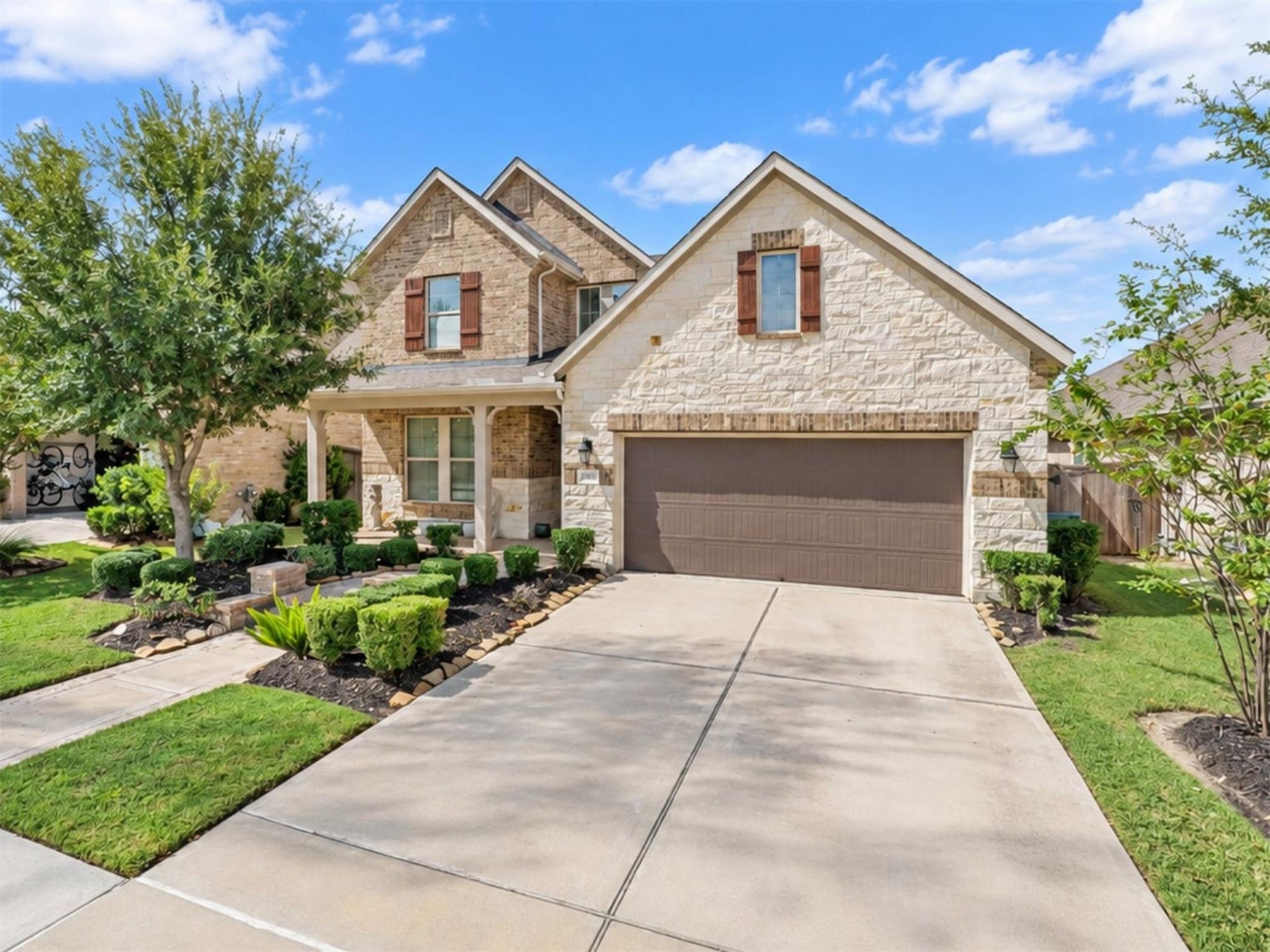 15419 Wilsons Snipe Court, Cypress, TX 77433 Great curb appeal starts with a brick and stone exterior, covered front porch and a cul-de-sac location with less through traffic. Comfort can be controlled by floor with two HVAC zones, while spray foam insulation adds another important energy-efficiency feature to the home.