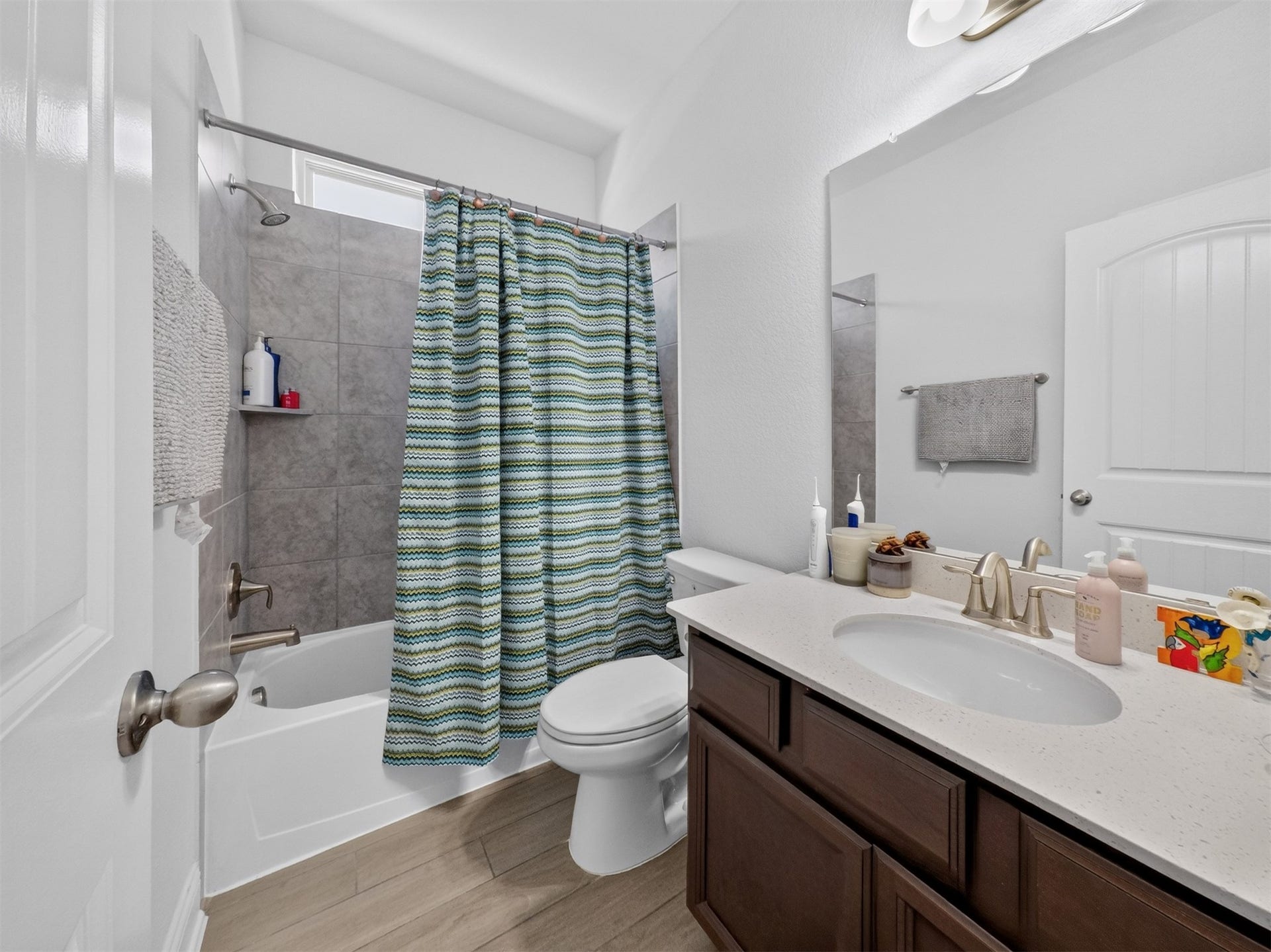 15419 Wilsons Snipe Court, Cypress, TX 77433 The downstairs full bath carries the home's finishes through with a quartz countertop, undermount sink, attractive tile work and a window for natural light.