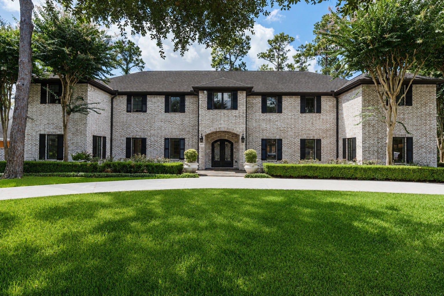 11407 Holidan Way, Hedwig Village, TX 77024 Exceptional recently renovated & reimagined residence nestled in the heart of desirable Hedwig Village in Memorial. Situated on an expansive lot, in a prime location on a cul-de-sac. w/ extensive improvements throughout: Updated electrical, replaced plumbing lines, PVC sewer lines, newer ACs, replaced duct work, Pella Windows, new engineered hardwoods, walls removed to create a seamless flow between main living spaces; the list goes on & on! A truly special home designed for elevated living & entertaining!