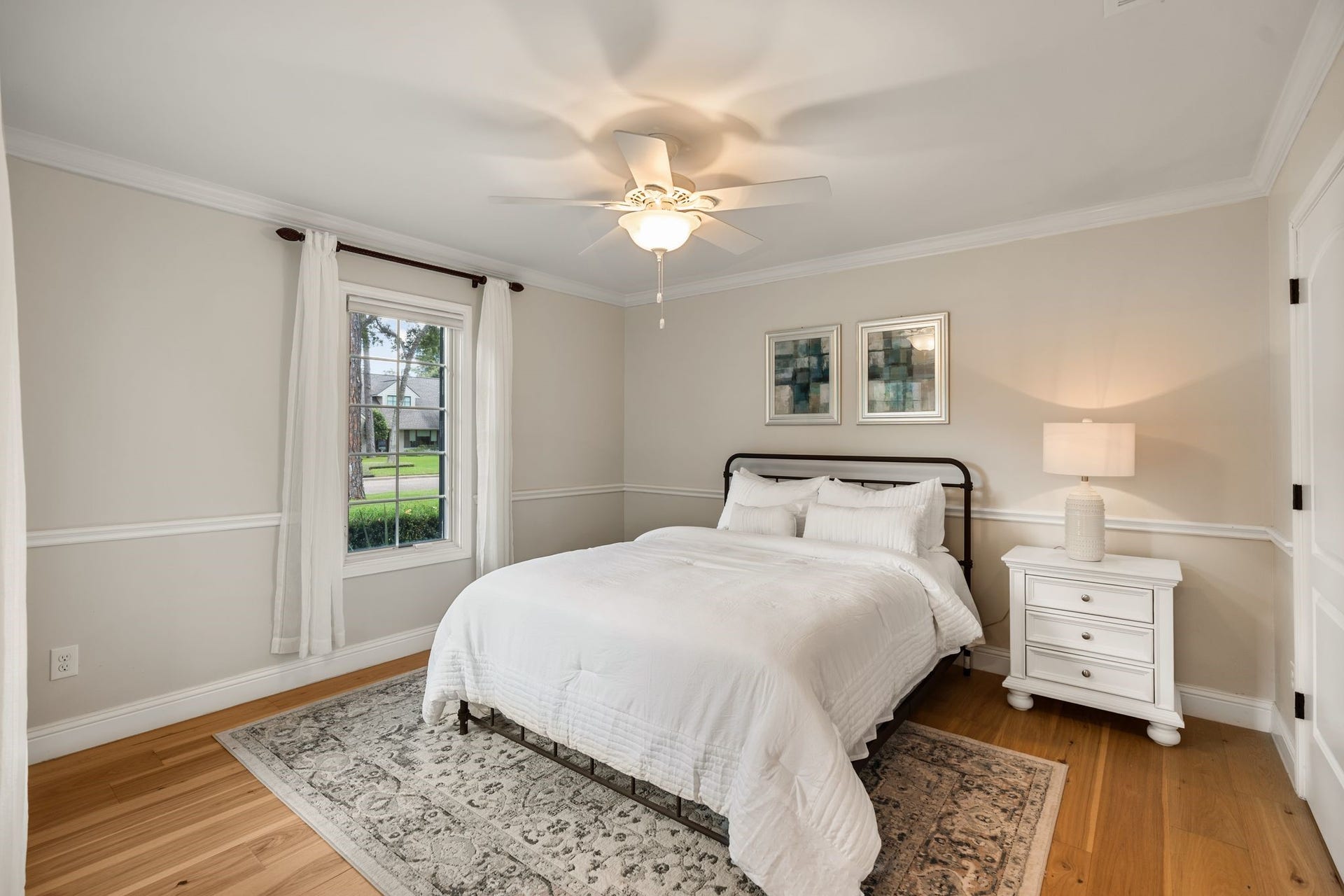 11407 Holidan Way, Hedwig Village, TX 77024 Comfortable first-floor secondary bedroom #1 offers excellent flexibility for family, guests or a private home office. Crown molding, ceiling fan w/ light, drapes & a wall closet complete the space, while its downstairs location provides added convenience & privacy.