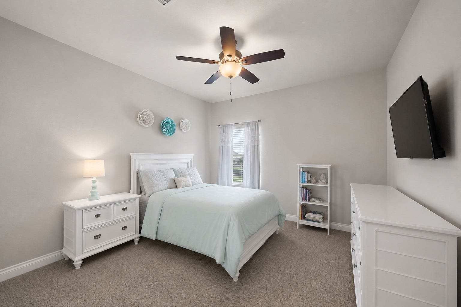 6902 N Elmwood Trail, Katy, TX 77493 A comfortable secondary bedroom featuring soft neutral tones, generous natural light and plenty of space to make it your own.