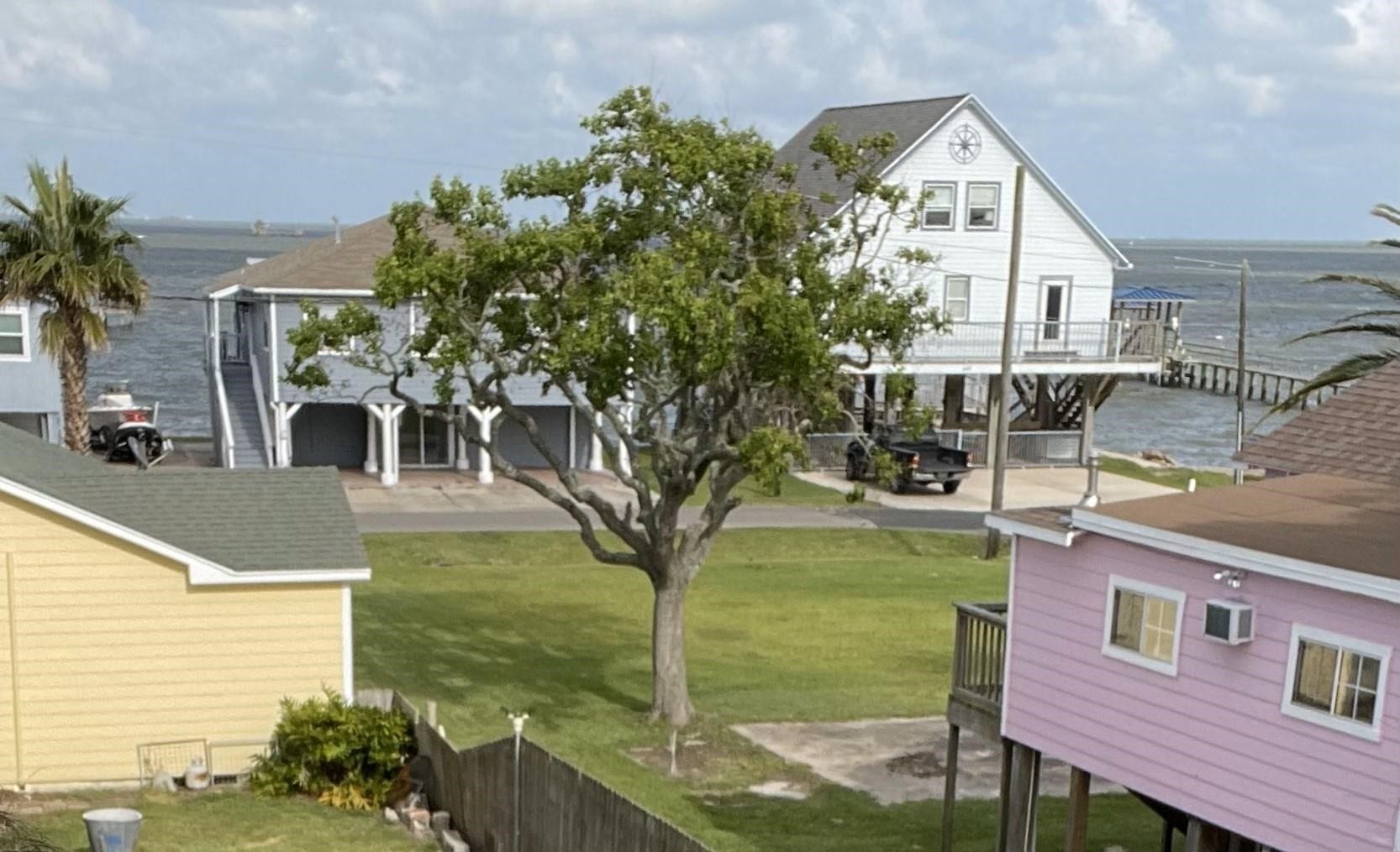 641 4th Street, Dickinson, TX 77539 641 4th Street, Dickinson, TX 77539