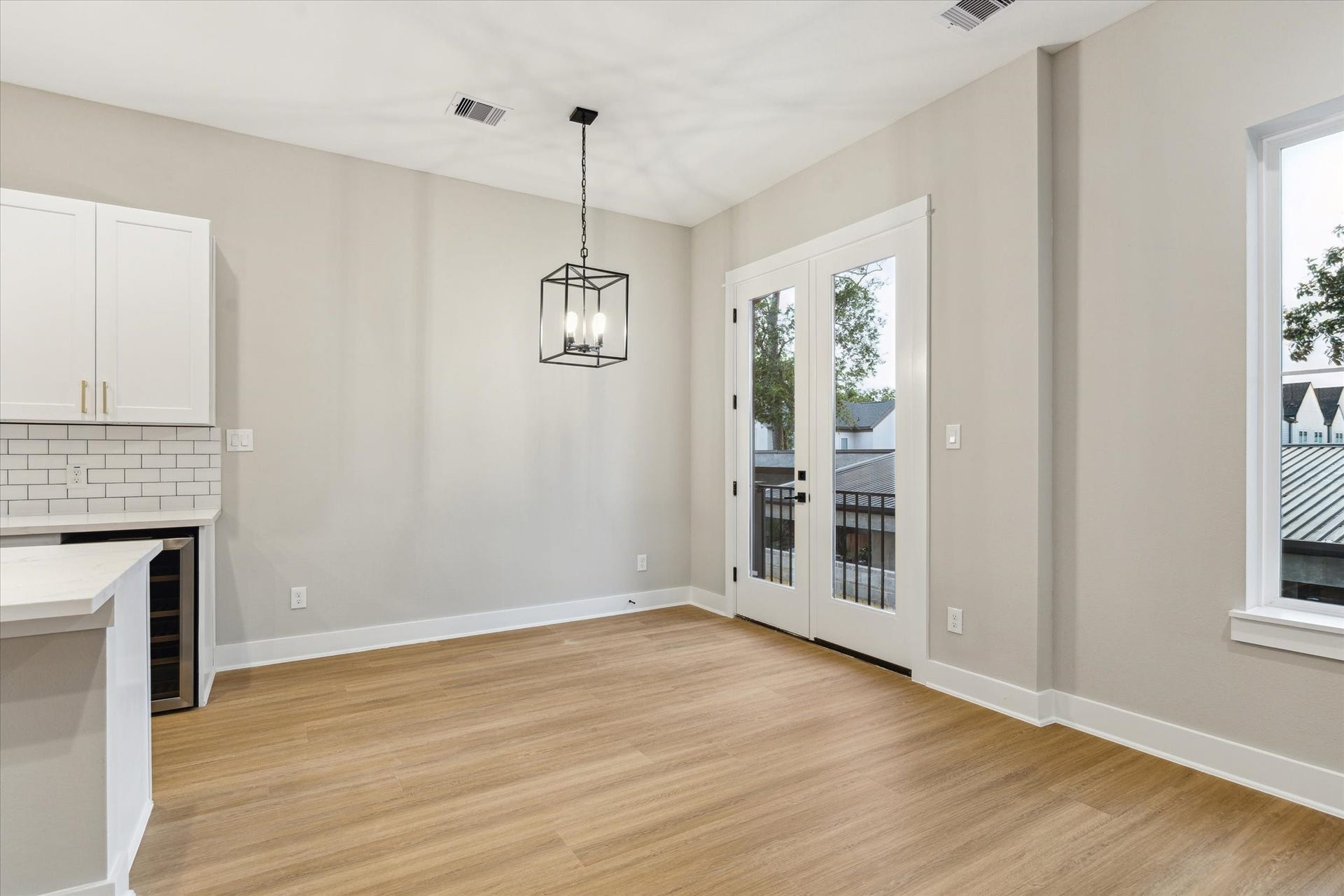 812 Thornton Street, #F, Houston, TX 77018 Dining Room *picture is of a previously constructed home by the builder. 812 Thornton finishes will be very similar but this photo is meant to show craftsmanship, quality and to show a product very similar to the plan for 812 Thornton. However, the builder has the right to change finishes at their sole discretion.