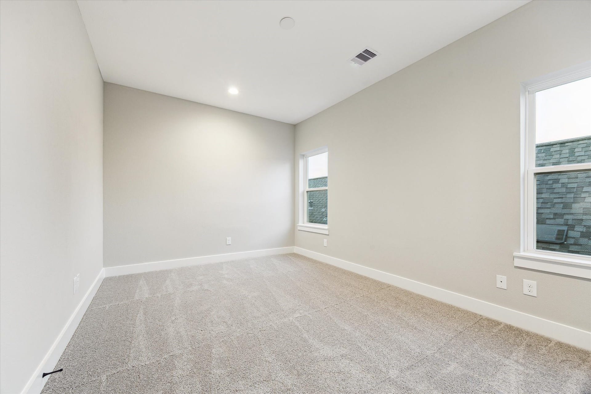 812 Thornton Street, #F, Houston, TX 77018 Secondary bedroom *picture is of a previously constructed home by the builder. 812 Thornton finishes will be very similar but this photo is meant to show craftsmanship, quality and to show a product very similar to the plan for 812 Thornton. However, the builder has the right to change finishes at their sole discretion.