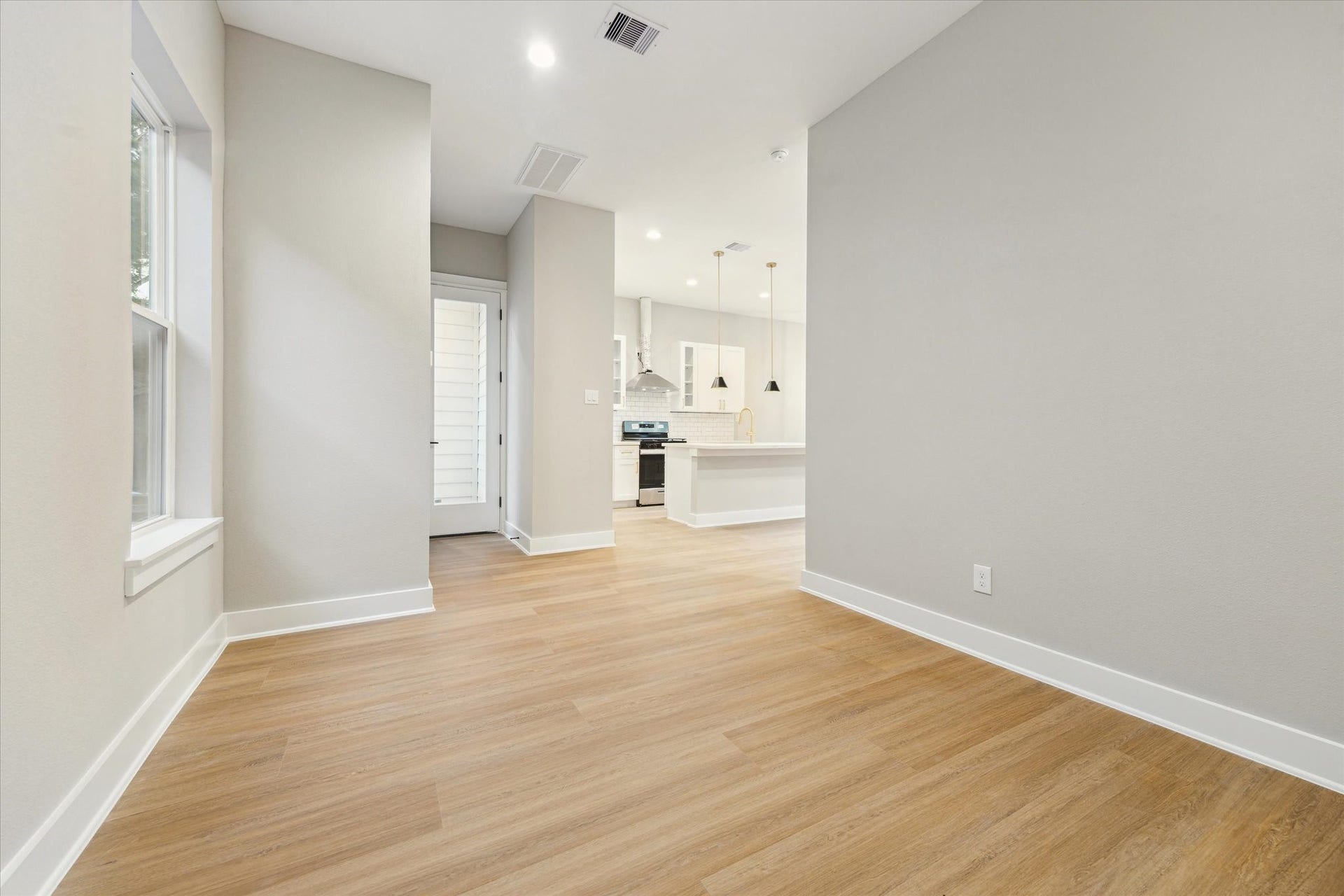 812 Thornton Street, #F, Houston, TX 77018 Flex room is perfect as formal dining room, home office or game room *picture is of a previously constructed home by the builder. 812 Thornton finishes will be very similar but this photo is meant to show craftsmanship, quality and to show a product very similar to the plan for 812 Thornton. However, the builder has the right to change finishes at their sole discretion.