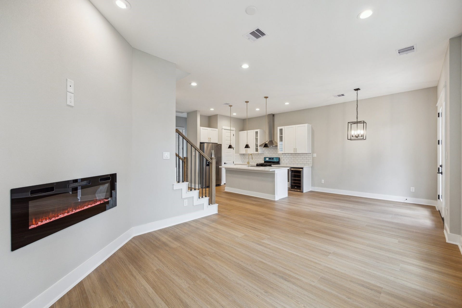812 Thornton Street, #F, Houston, TX 77018 *picture is of a previously constructed home by the builder. 812 Thornton finishes will be very similar but this photo is meant to show craftsmanship, quality and to show a product very similar to the plan for 812 Thornton. However, the builder has the right to change finishes at their sole discretion.
