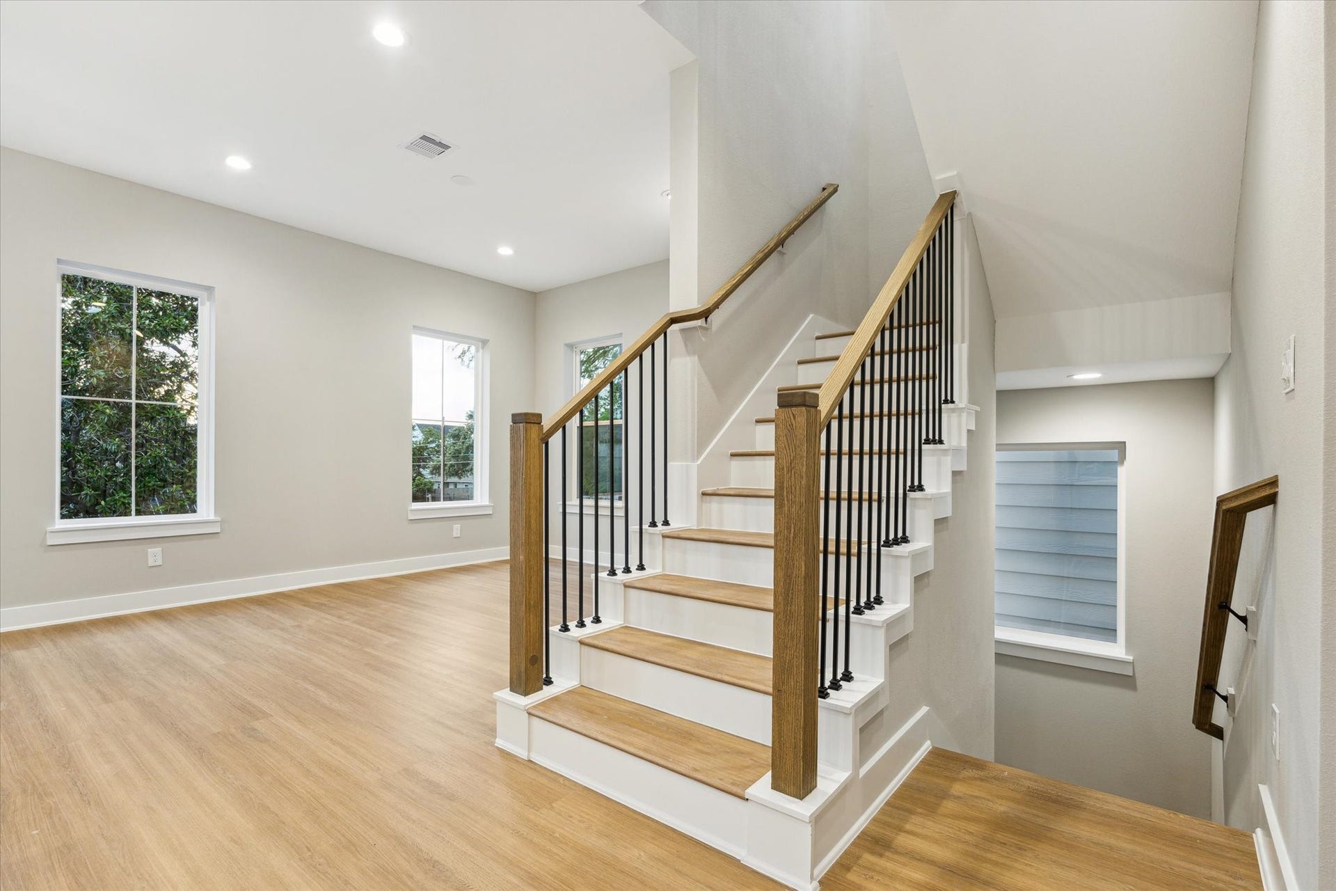 812 Thornton Street, #F, Houston, TX 77018 *picture is of a previously constructed home by the builder. 812 Thornton finishes will be very similar but this photo is meant to show craftsmanship, quality and to show a product very similar to the plan for 812 Thornton. However, the builder has the right to change finishes at their sole discretion.