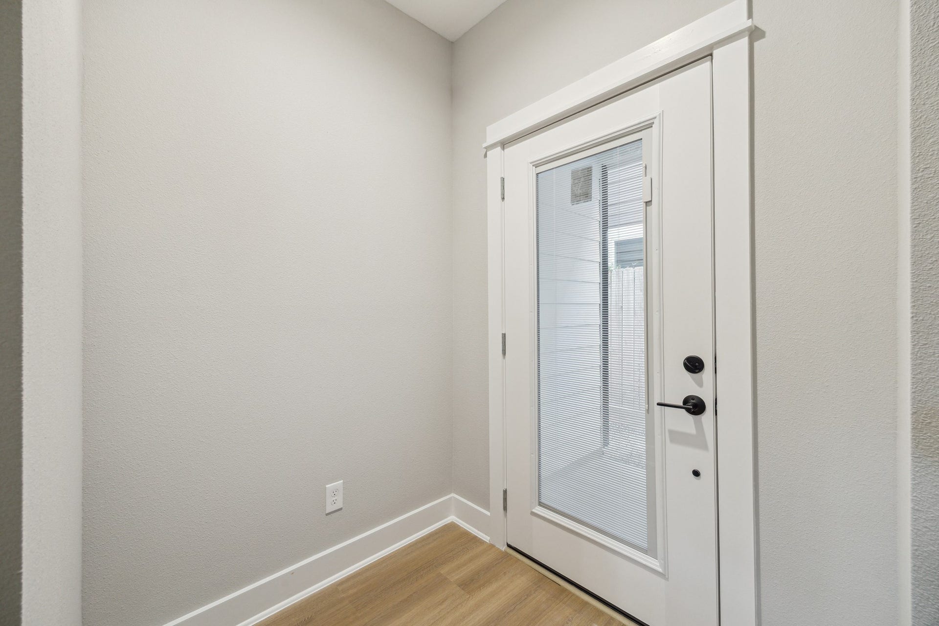 812 Thornton Street, #F, Houston, TX 77018 Back door leading to back yard, covered back patio *picture is of a previously constructed home by the builder. 812 Thornton finishes will be very similar but this photo is meant to show craftsmanship, quality and to show a product very similar to the plan for 812 Thornton. However, the builder has the right to change finishes at their sole discretion.