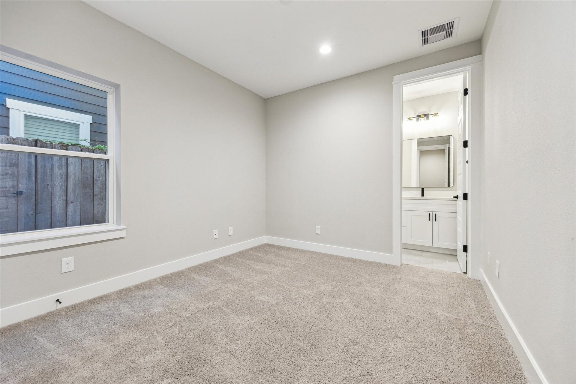 812 Thornton Street, #F, Houston, TX 77018 First floor bedroom functions well as guest suite *picture is of a previously constructed home by the builder. 812 Thornton finishes will be very similar but this photo is meant to show craftsmanship, quality and to show a product very similar to the plan for 812 Thornton. However, the builder has the right to change finishes at their sole discretion.
