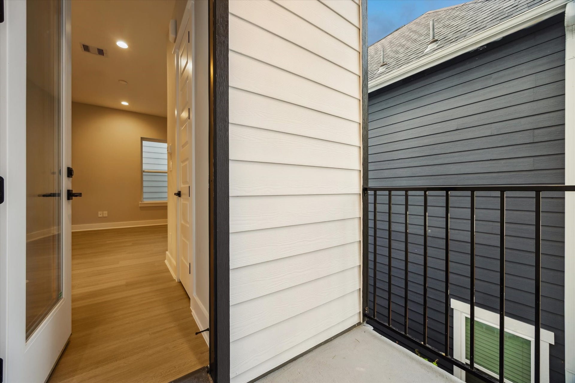 812 Thornton Street, #F, Houston, TX 77018 Covered balcony *picture is of a previously constructed home by the builder. 812 Thornton finishes will be very similar but this photo is meant to show craftsmanship, quality and to show a product very similar to the plan for 812 Thornton. However, the builder has the right to change finishes at their sole discretion.
