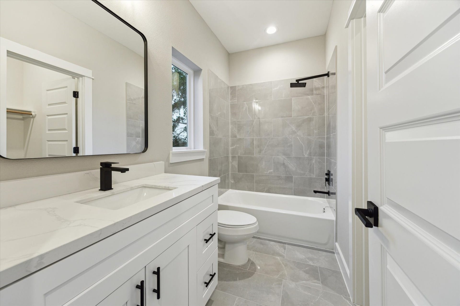 812 Thornton Street, #F, Houston, TX 77018 En-suite secondary bathroom *picture is of a previously constructed home by the builder. 812 Thornton finishes will be very similar but this photo is meant to show craftsmanship, quality and to show a product very similar to the plan for 812 Thornton. However, the builder has the right to change finishes at their sole discretion.