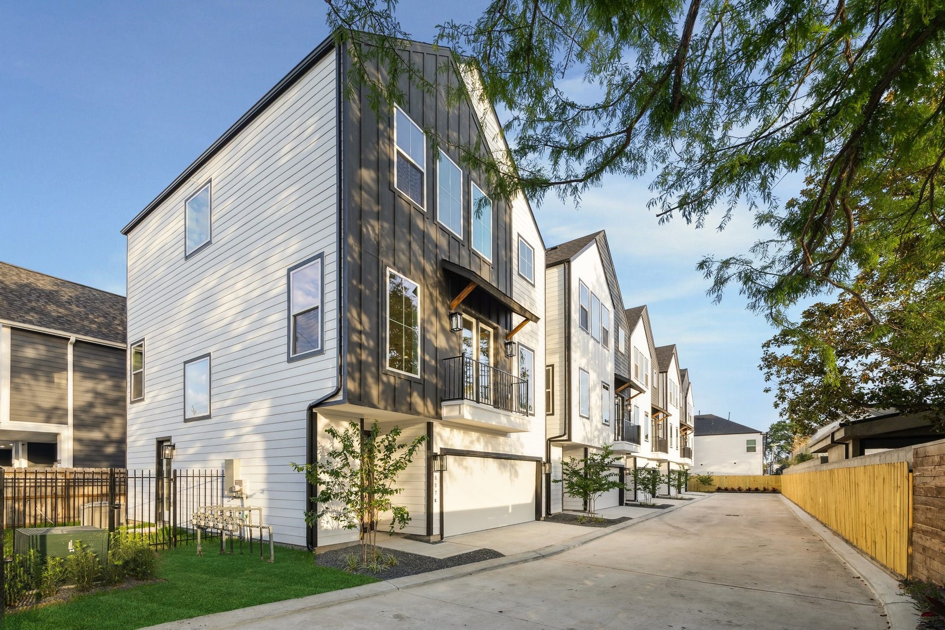 812 Thornton Street, #F, Houston, TX 77018 Welcome to Unit F at Thornton Living located at 812 Thornton Road, the end unit with a private yard!
*picture is of a previously constructed home by the builder. 812 Thornton finishes will be very similar but this photo is meant to show craftsmanship, quality and to show a product very similar to the plan for 812 Thornton. However, the builder has the right to change finishes at their sole discretion.