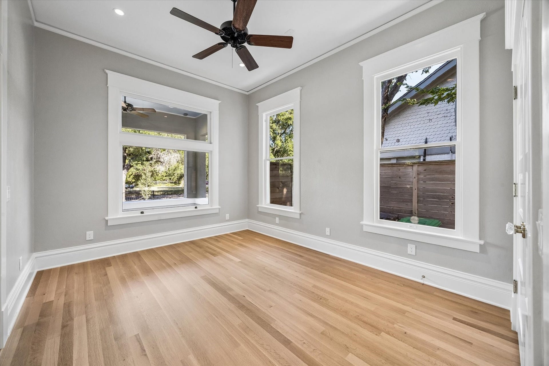 1203 Heights Boulevard, Houston, TX 77008 The first secondary bedroom downstairs faces Heights Boulevard is filled with an abundance of natural light.