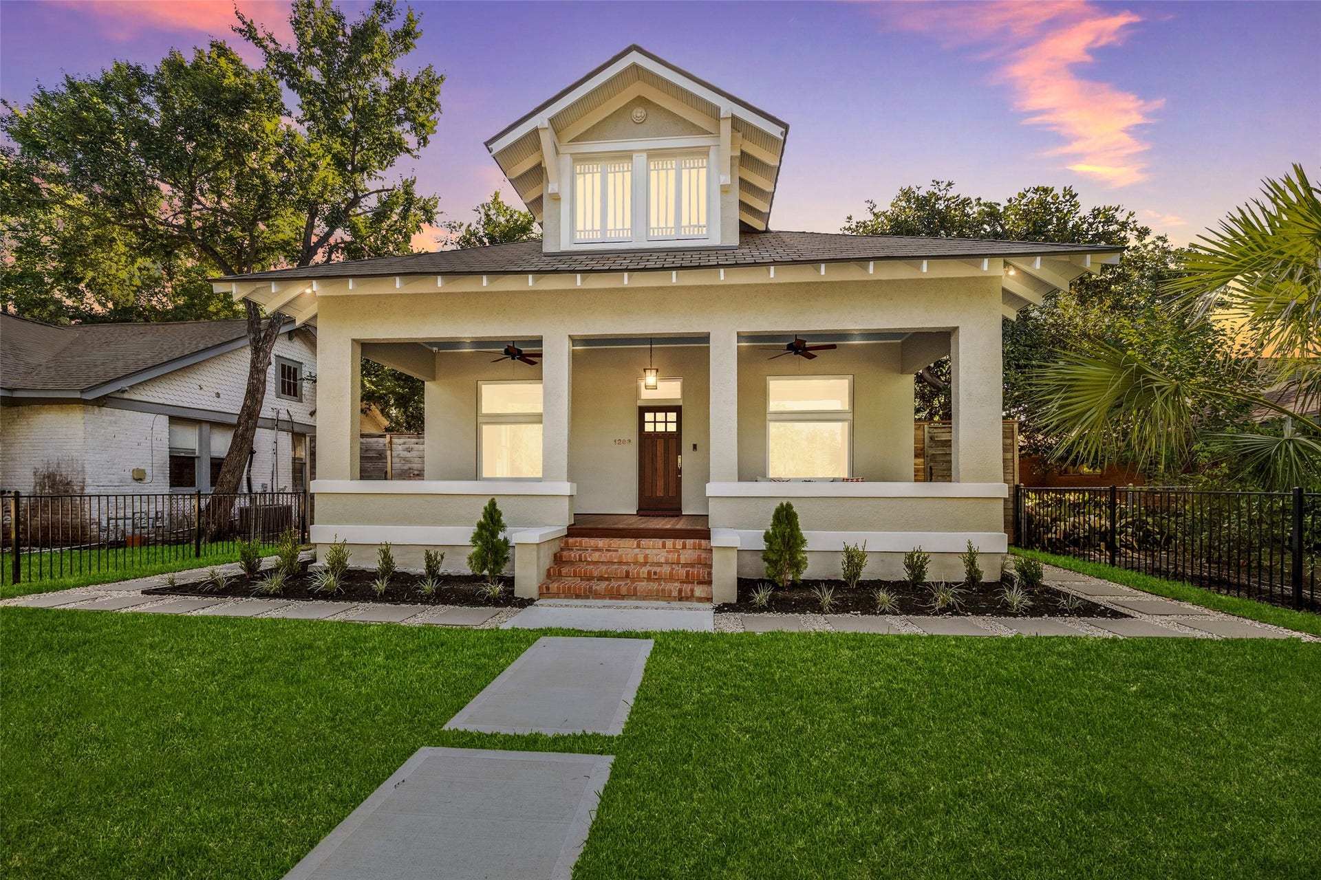 1203 Heights Boulevard, Houston, TX 77008 Welcome to this elegantly restored Historic Houston Heights house. It is a must see.