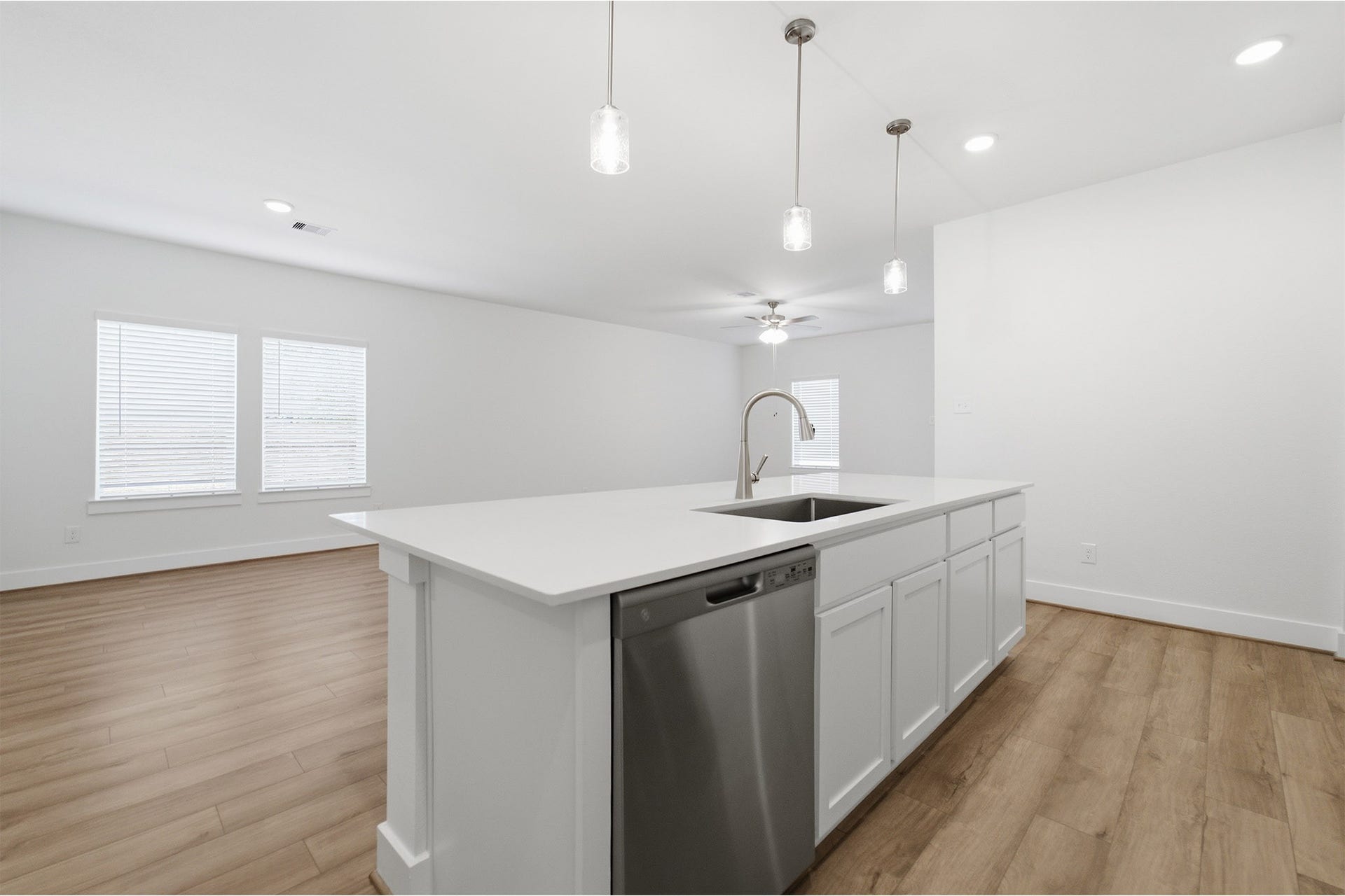 801 Dewberry Road, La Marque, TX 77568 801 Dewberry Road, La Marque, TX 77568