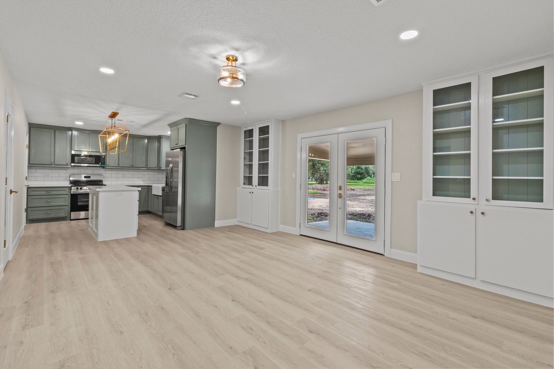 18079 County Road 463, Brazoria, TX 77422 Kitchen and dining
