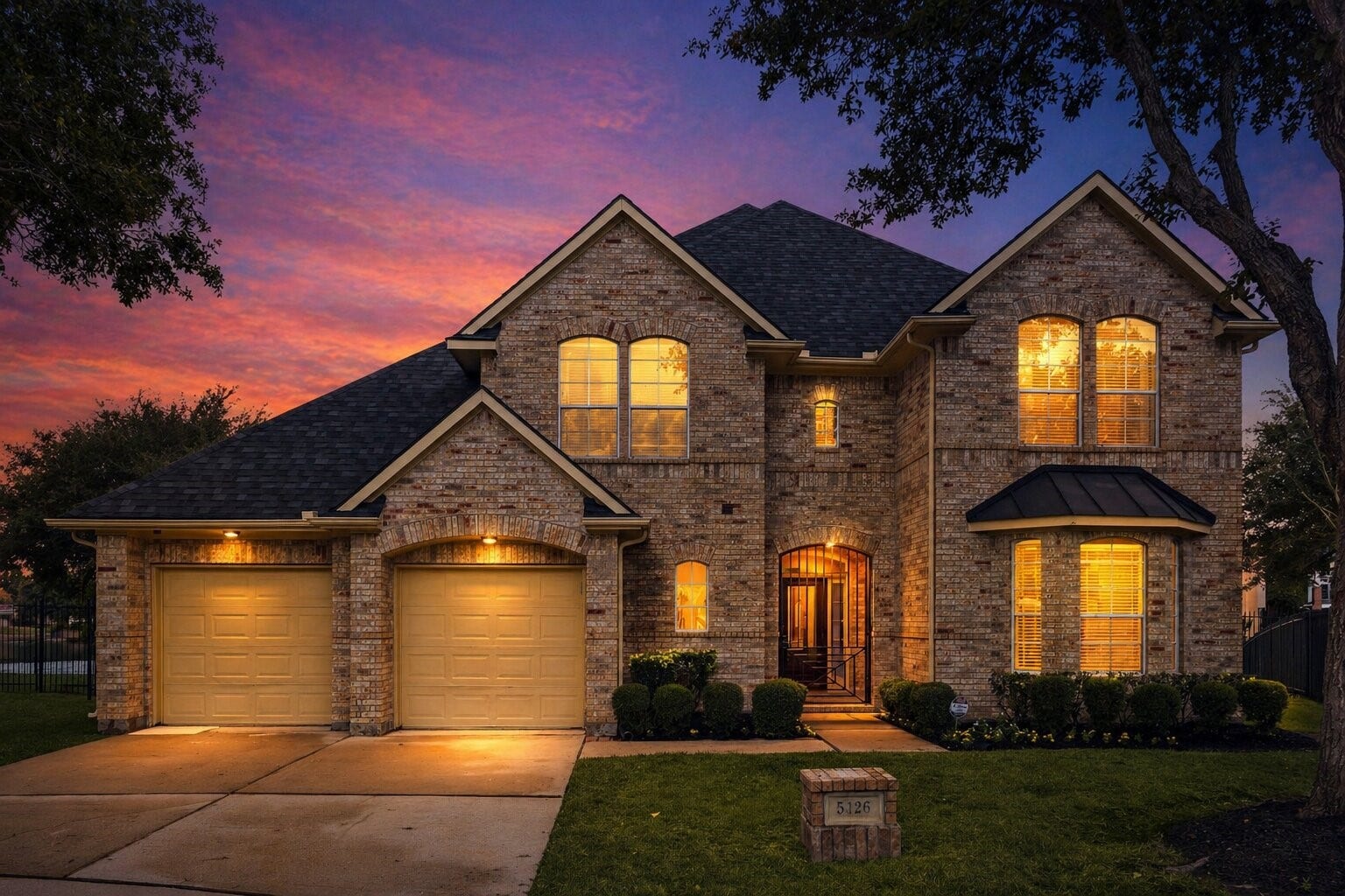 5126 Beacon Point, Sugar Land, TX 77479 Aida Younis Team presents 5126 Beacon Point