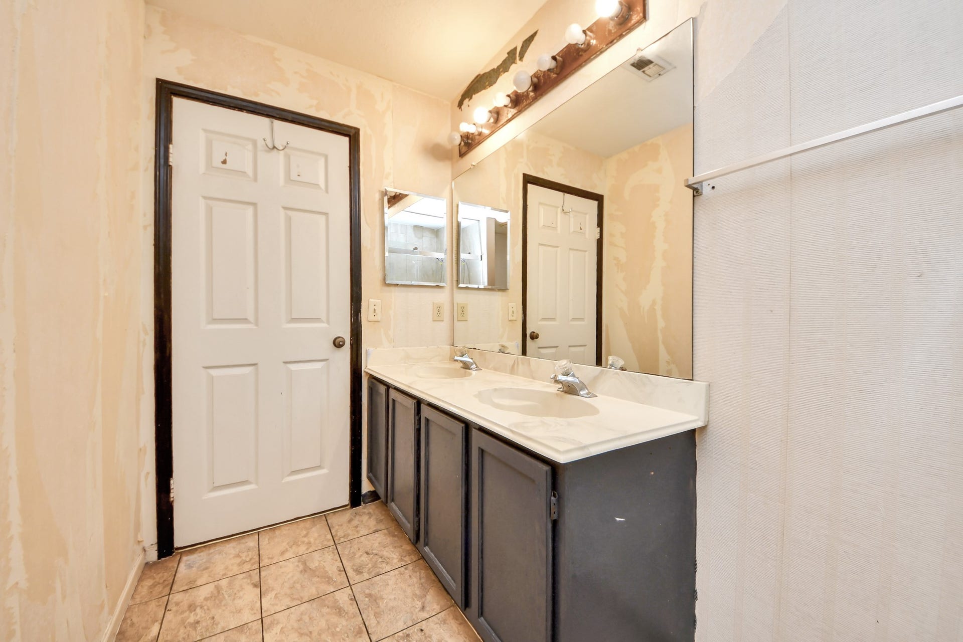 8411 Sunny Ridge Drive, Houston, TX 77095