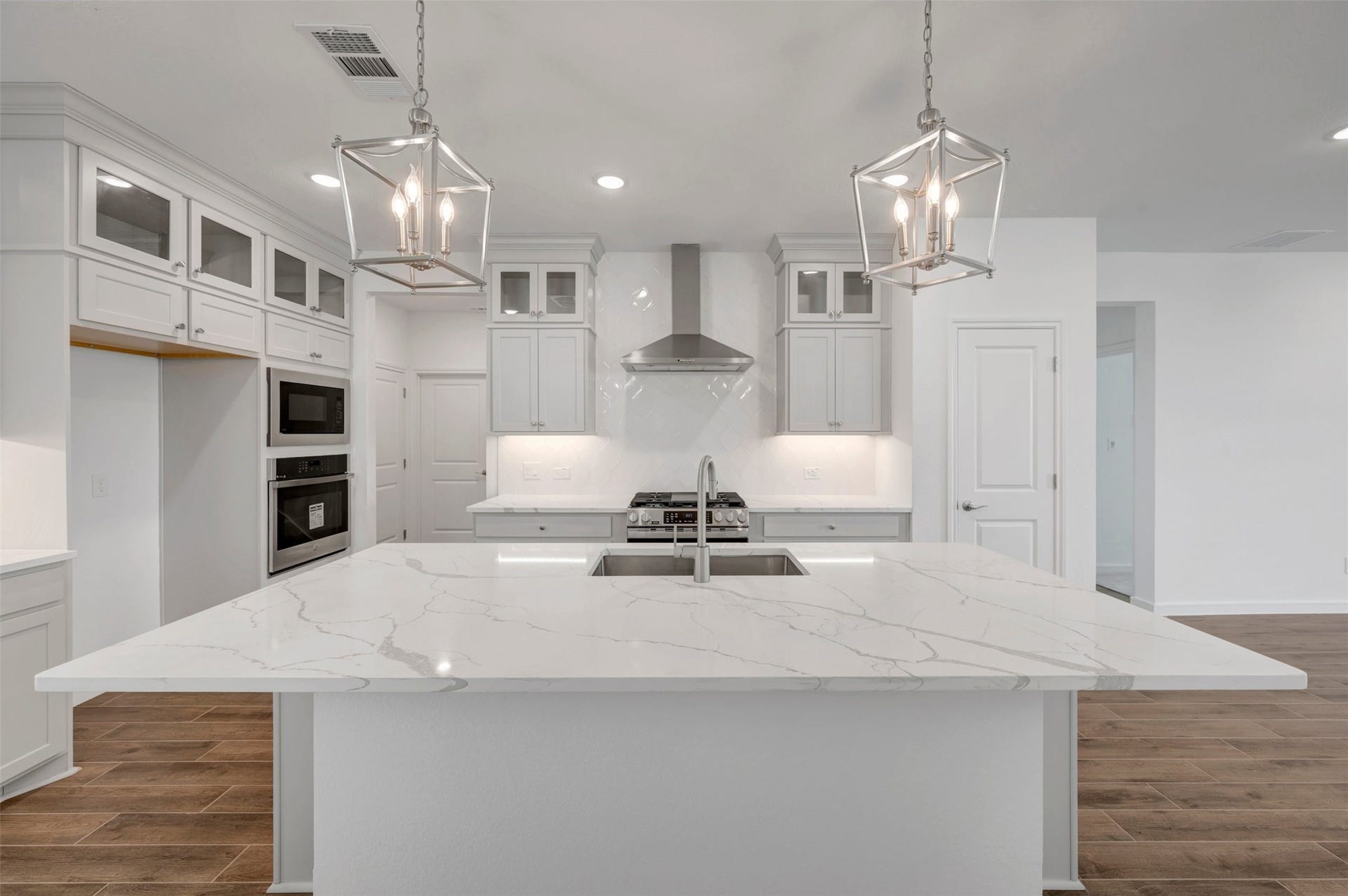 23635 Gulf Prairie Drive, Katy, TX 77493 Chef-worthy island kitchen