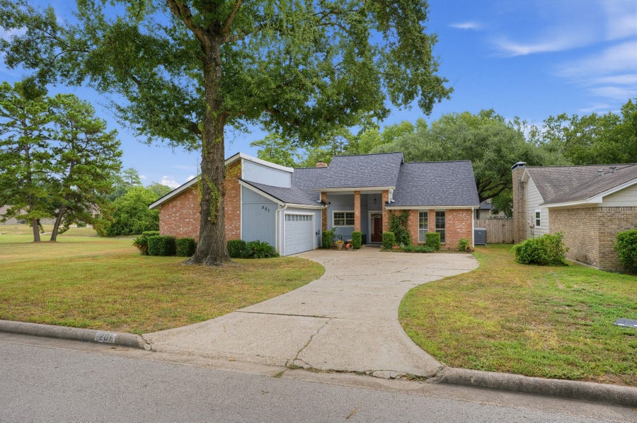 Property photo for 201 Prince Of Wales Street, Conroe, TX