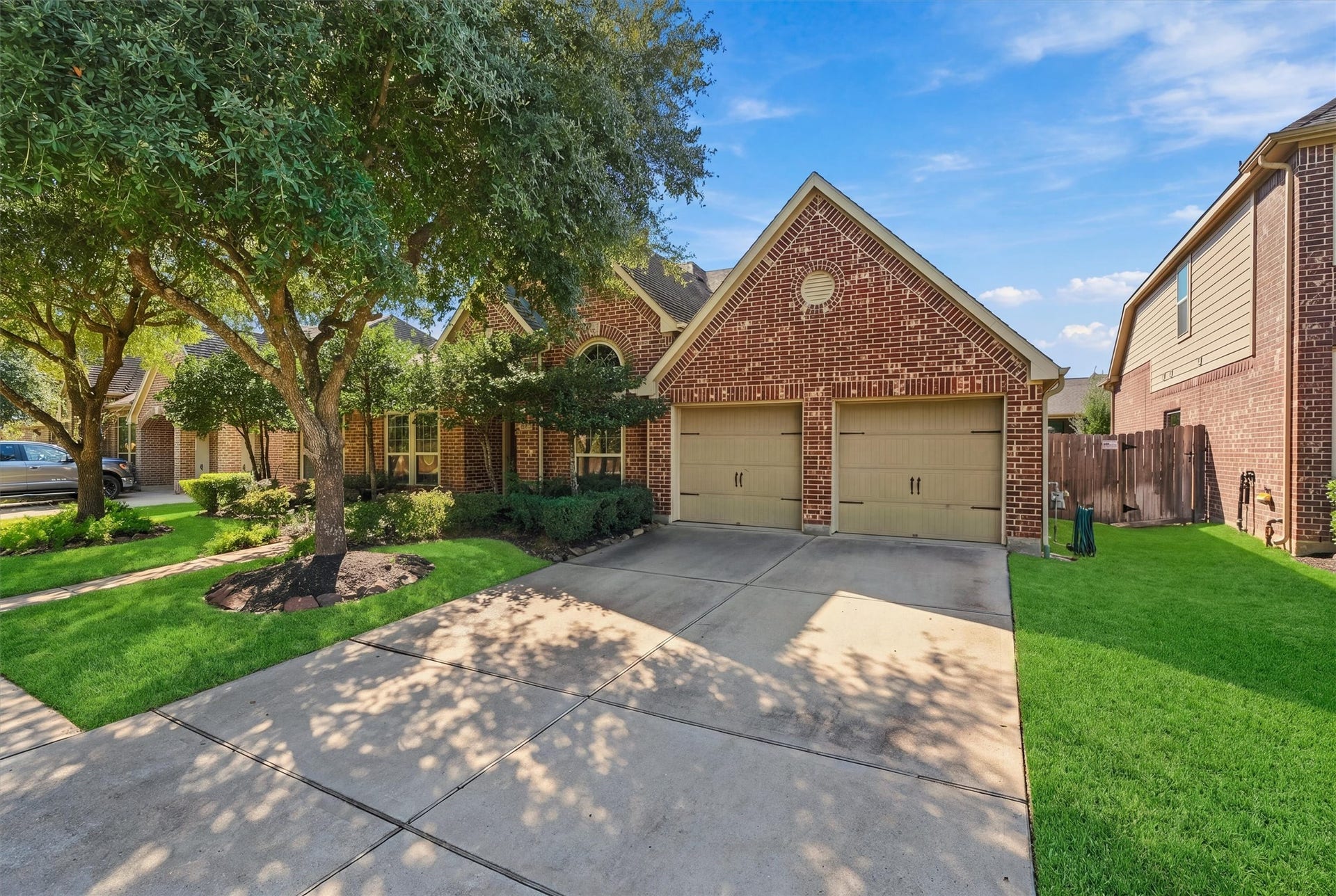 13415 Breakwater Path Loop, Houston, TX 77044 Three car tandem garage!