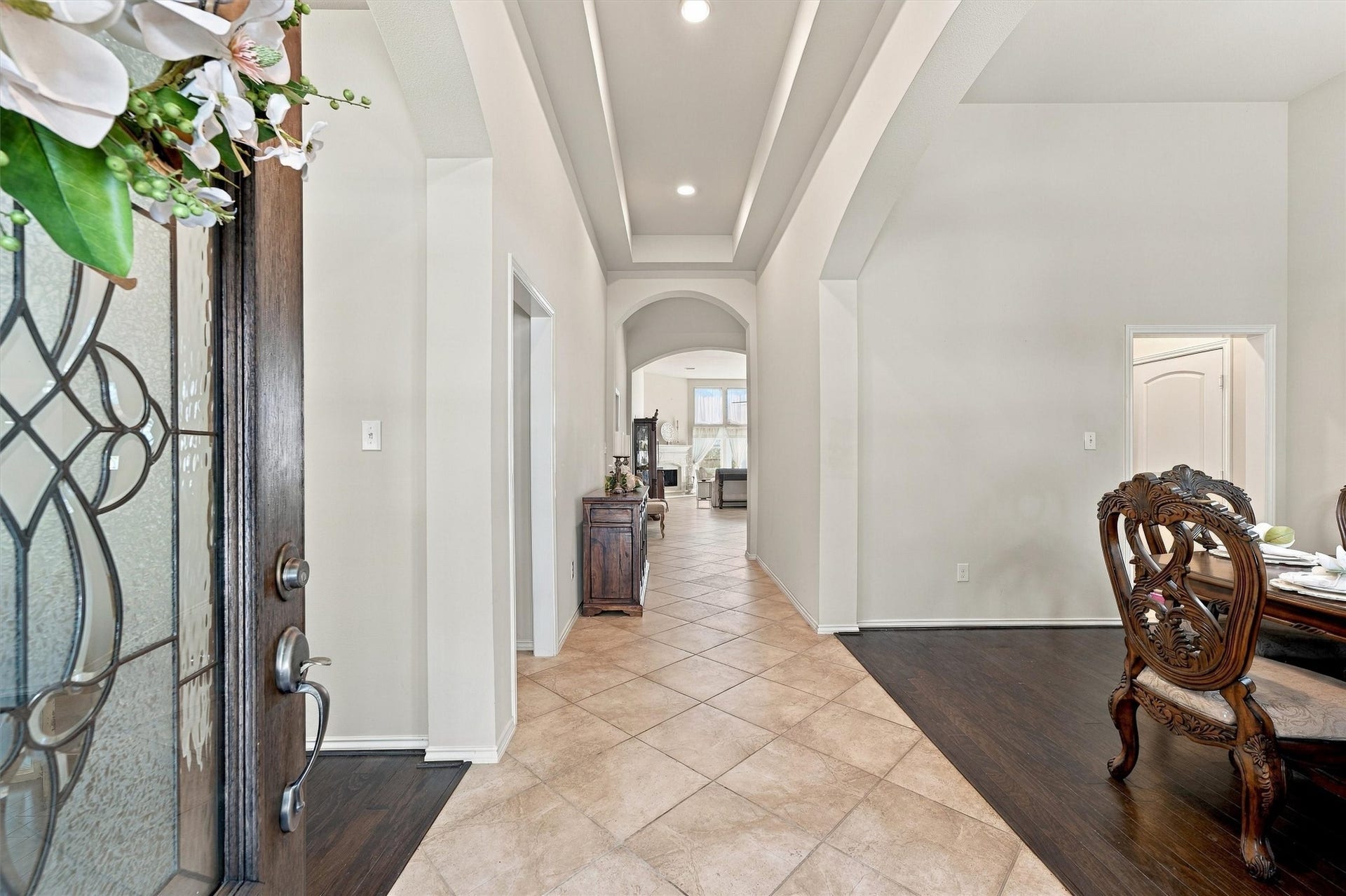 13415 Breakwater Path Loop, Houston, TX 77044 Entryway to this gorgeous home.