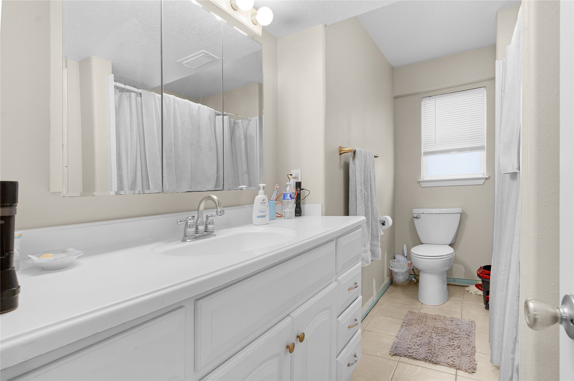 856 Bonita Street, Bayou Vista, TX 77563 Light and bright bathroom in quarters on right side.