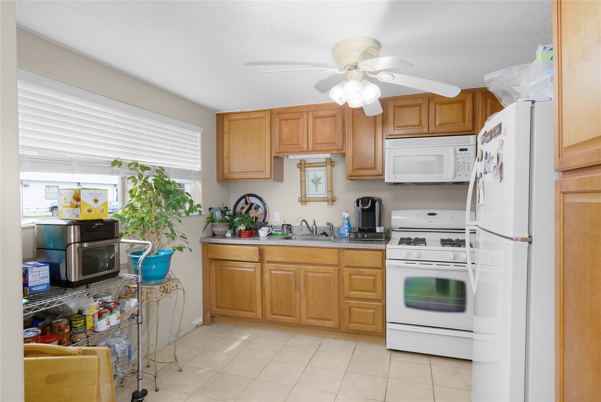 856 Bonita Street, Bayou Vista, TX 77563 Kitchen in the quarters on left side,
