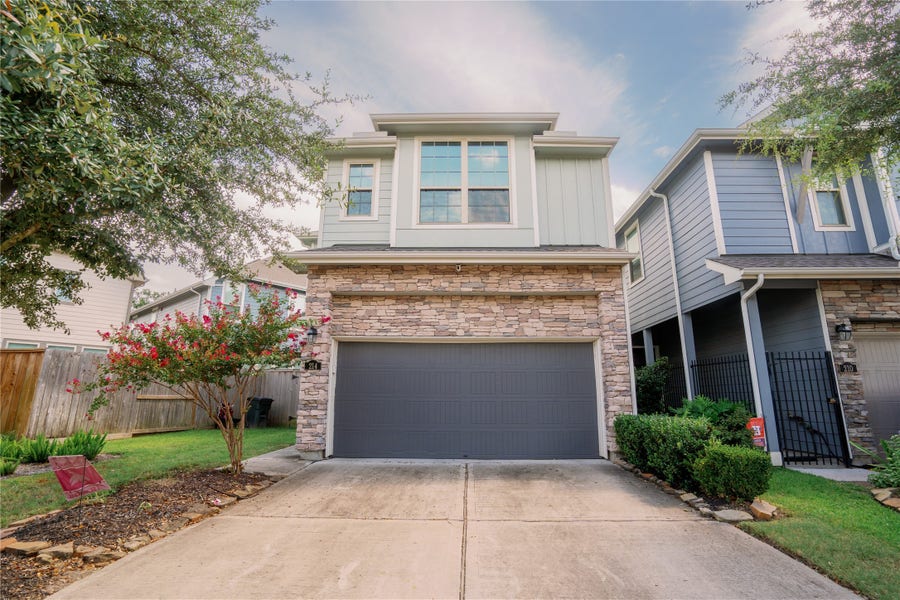 Property photo for 214 Club Crest ln, Houston, TX