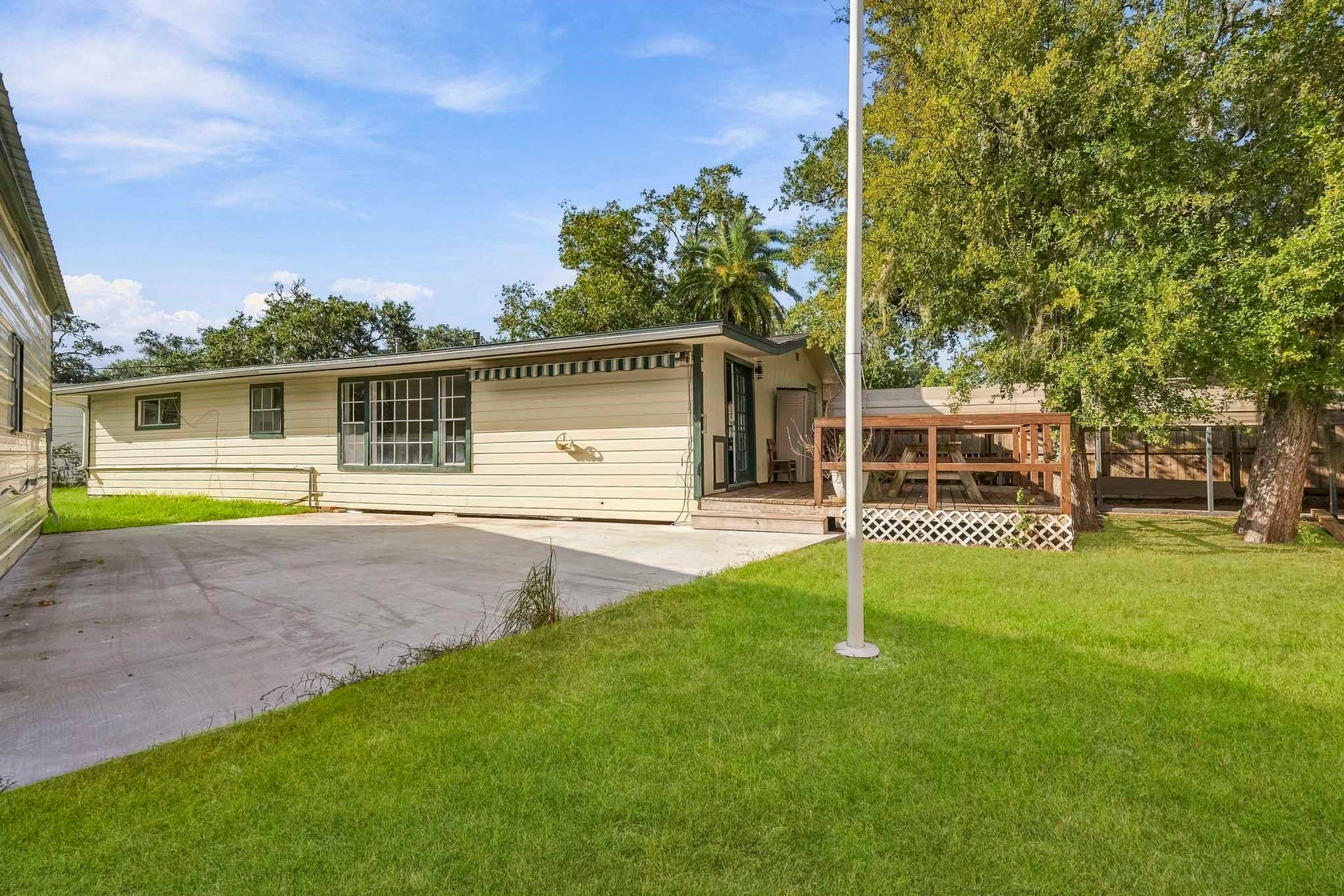 301 Azalea Street, Lake Jackson, TX 77566 301 Azalea Street, Lake Jackson, TX 77566