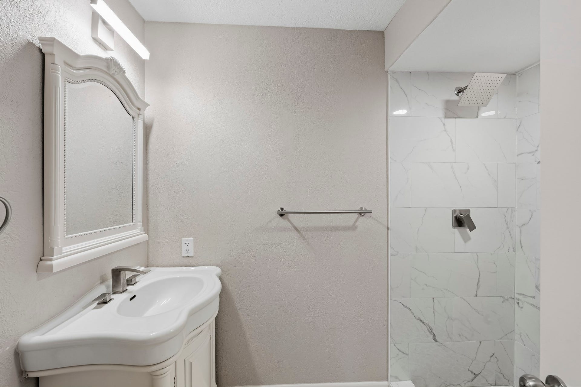 301 Azalea Street, Lake Jackson, TX 77566 301 Azalea Street, Lake Jackson, TX 77566