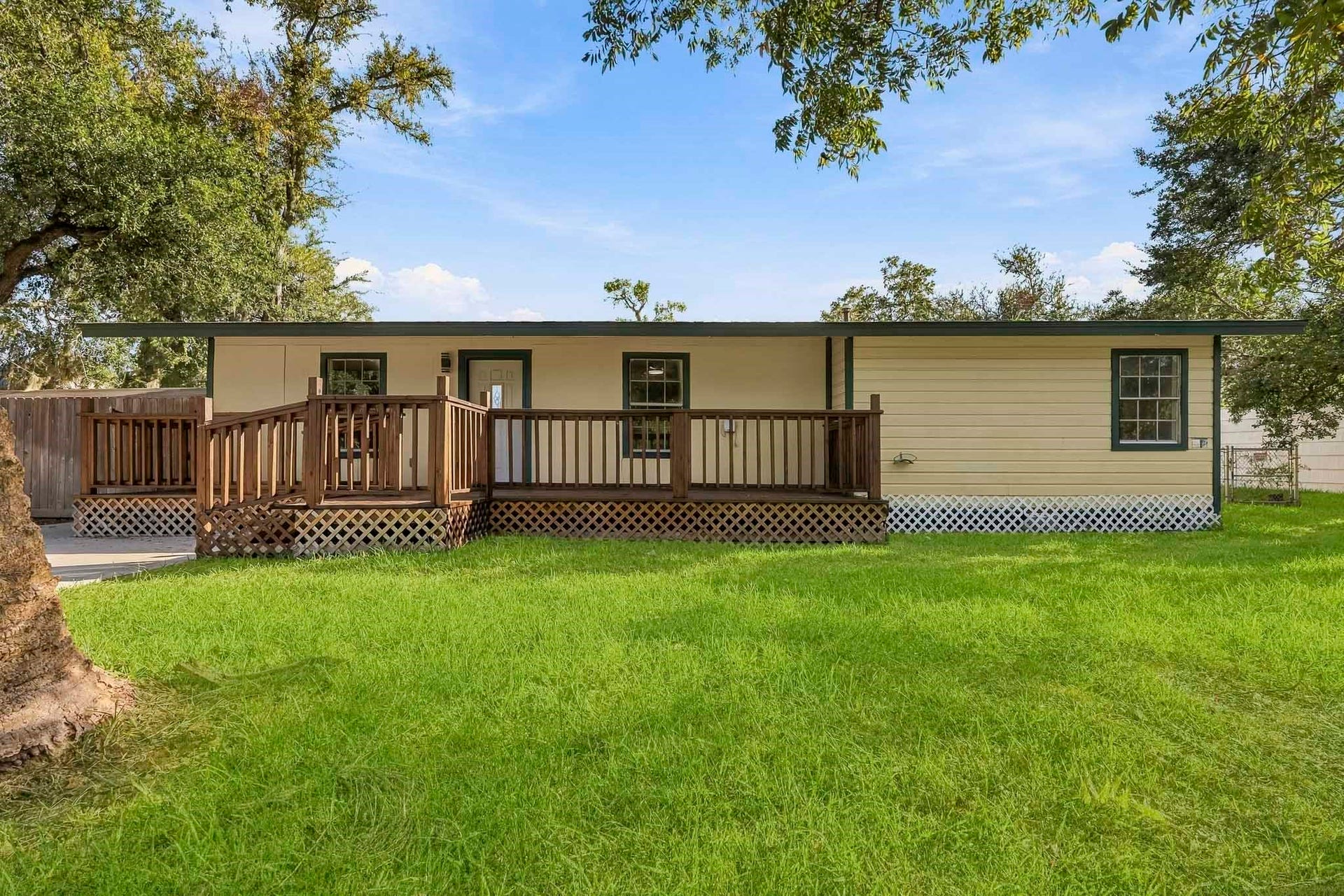 301 Azalea Street, Lake Jackson, TX 77566 301 Azalea Street, Lake Jackson, TX 77566