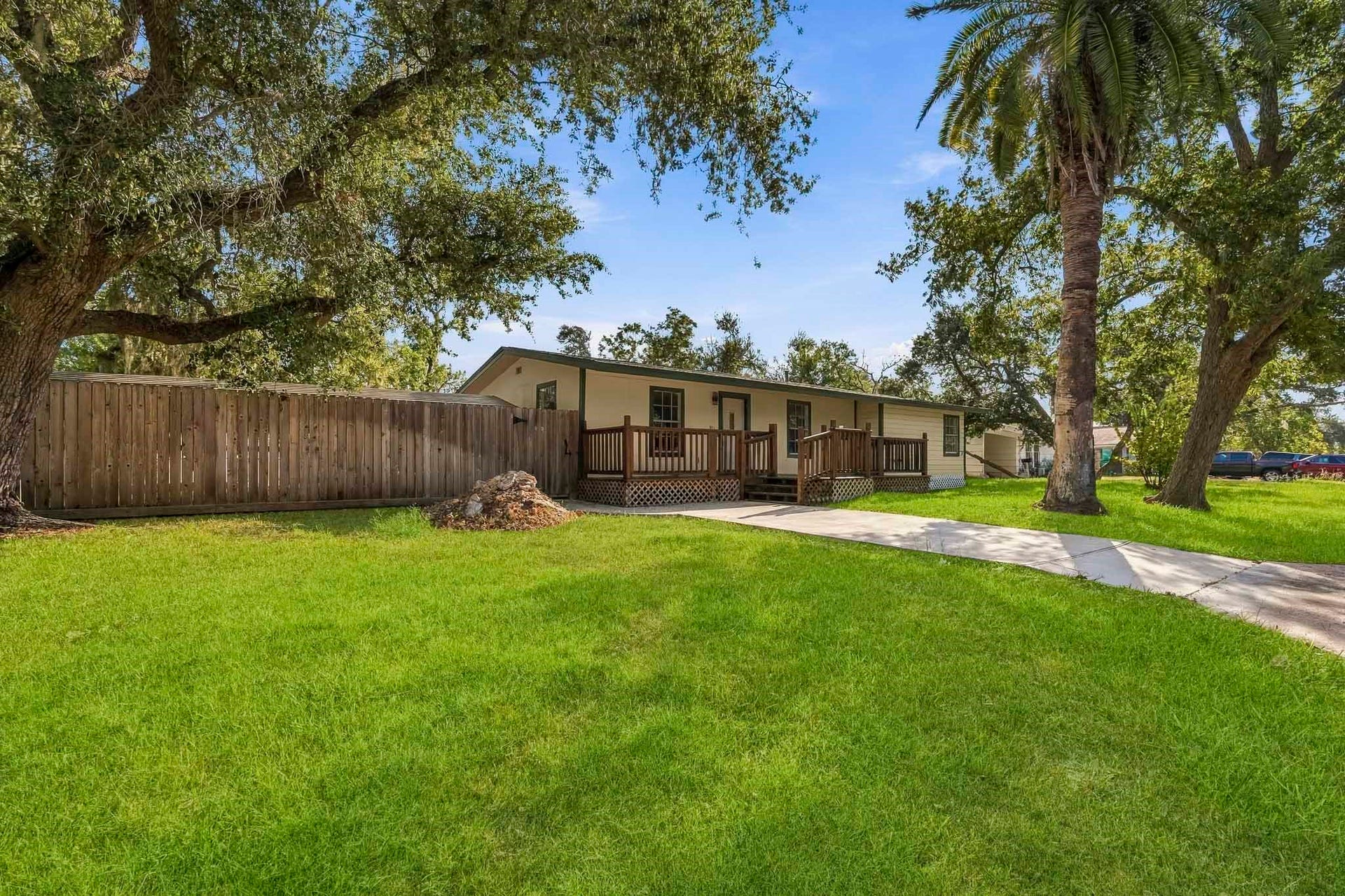 301 Azalea Street, Lake Jackson, TX 77566 301 Azalea Street, Lake Jackson, TX 77566