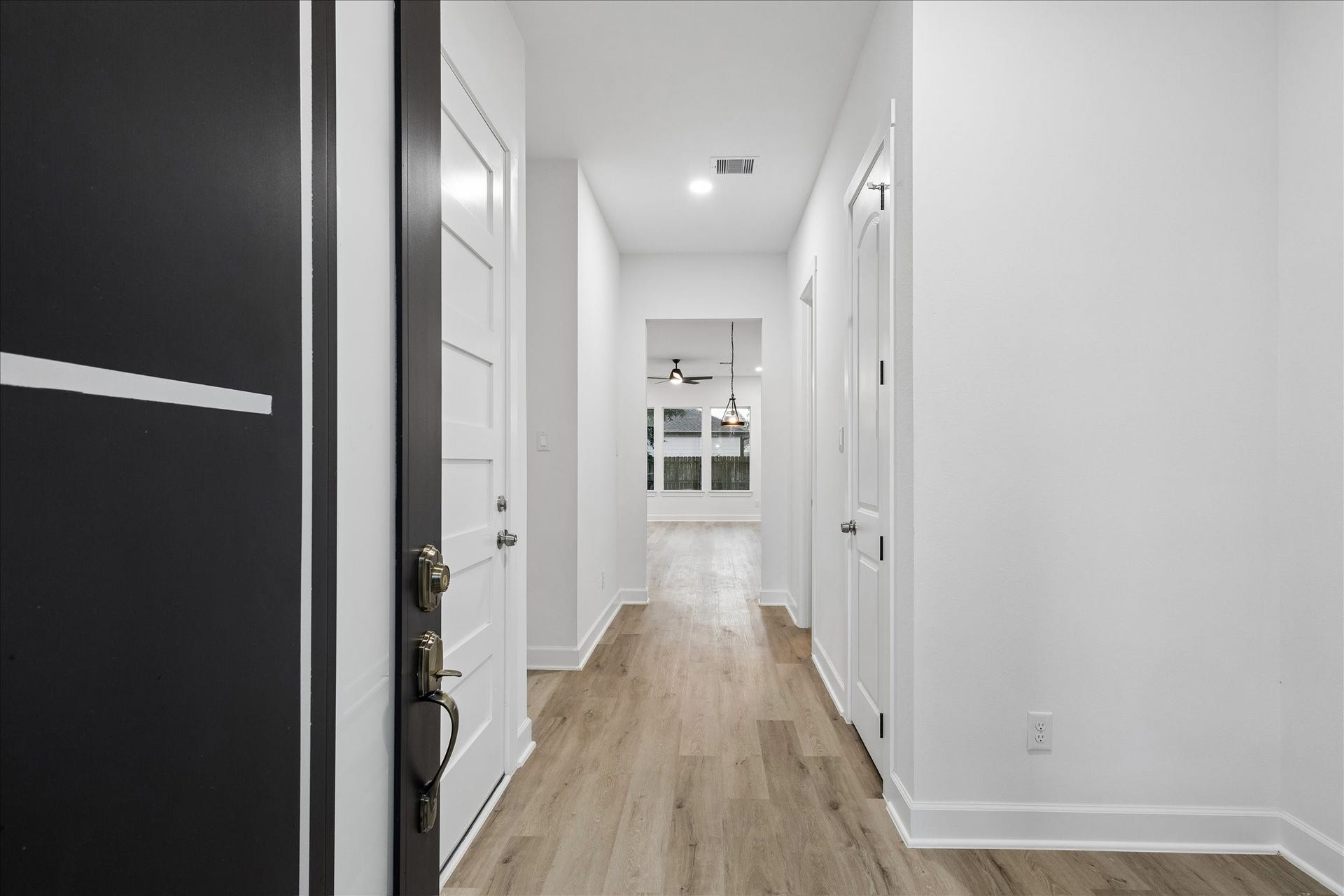 8715 Shotwell Street, #B, Houston, TX 77016 A welcoming view of the home's front entryway.