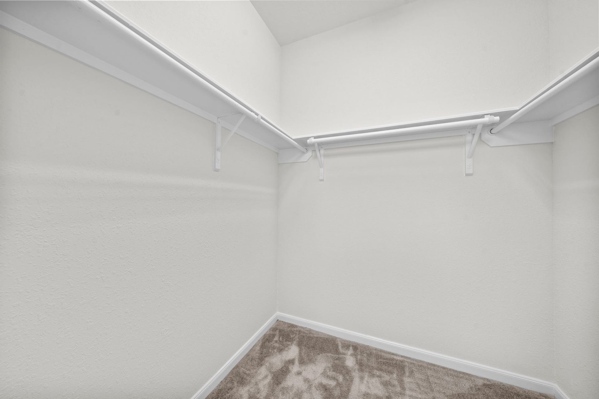 8908 Bear Mountain Court, Magnolia, TX 77354 Spacious walk-in closet featuring built-in hanging rods and upper shelving.