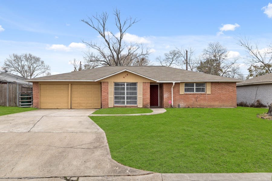 Property photo for 414 Grantham Road, Baytown, TX