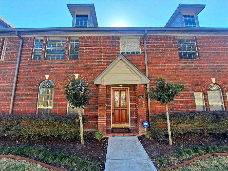 Property photo for 1365 El Camino Village Drive, Houston, TX