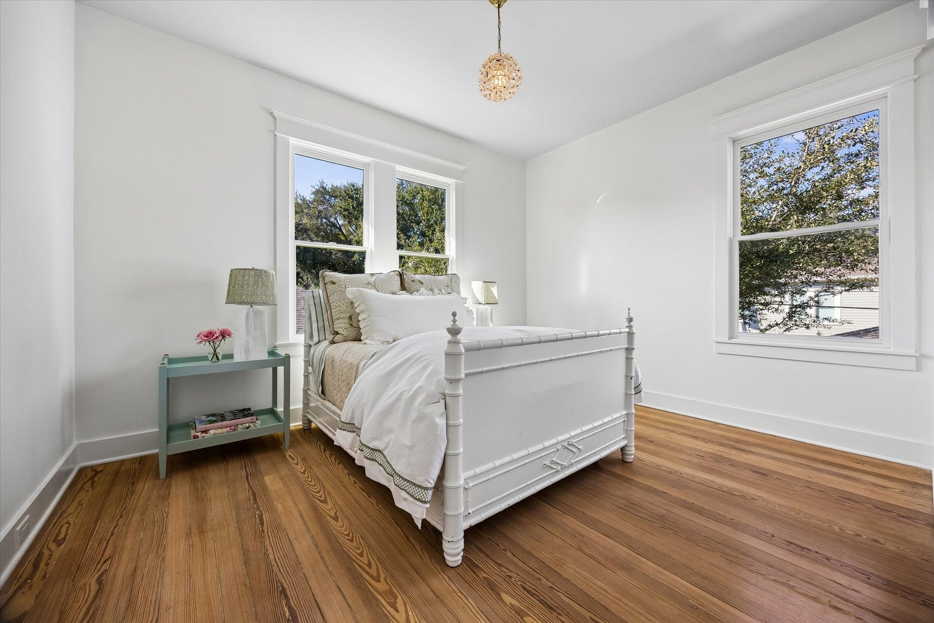1509 Allston Street, Houston, TX 77008 BRIGHT SECONDARY BEDROOM WITH LARGE CLOSET