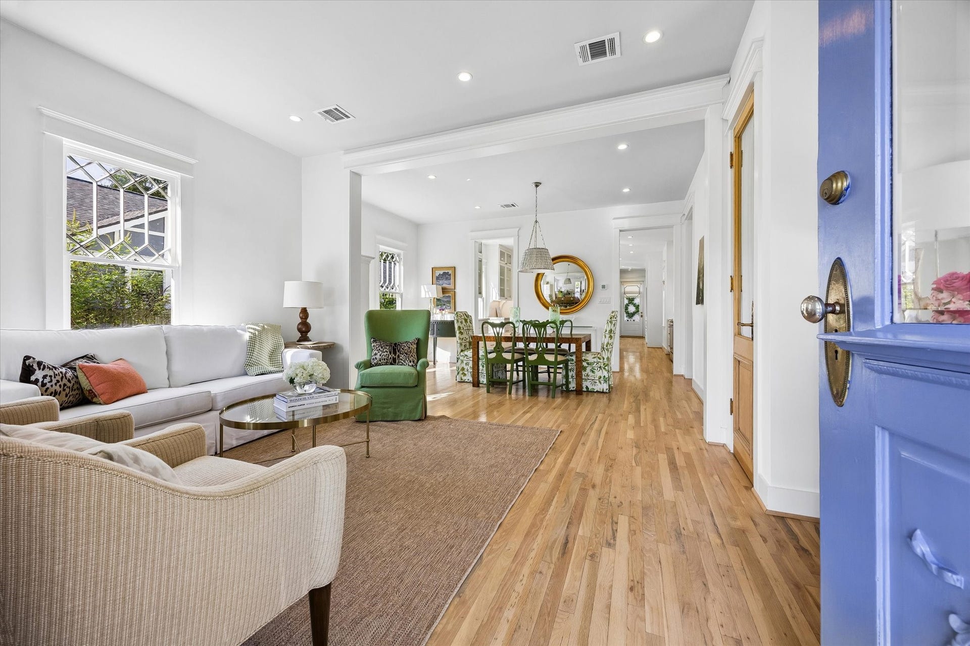 1509 Allston Street, Houston, TX 77008 BRIGHT, OPEN LIVING AND DINING SPACES