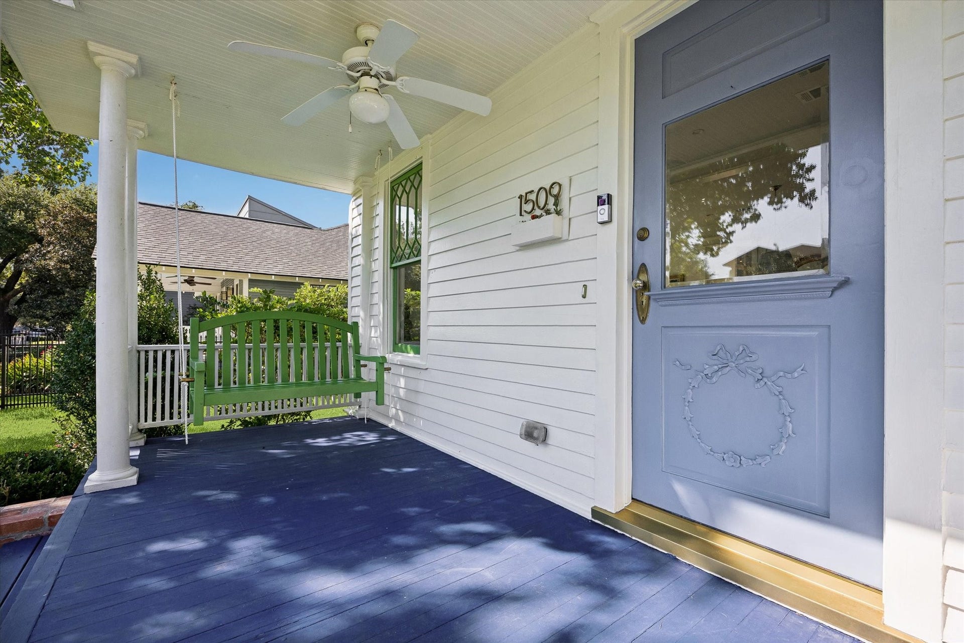 1509 Allston Street, Houston, TX 77008 COVERED FRONT PORCH GREETS YOU IN TO THE HOME